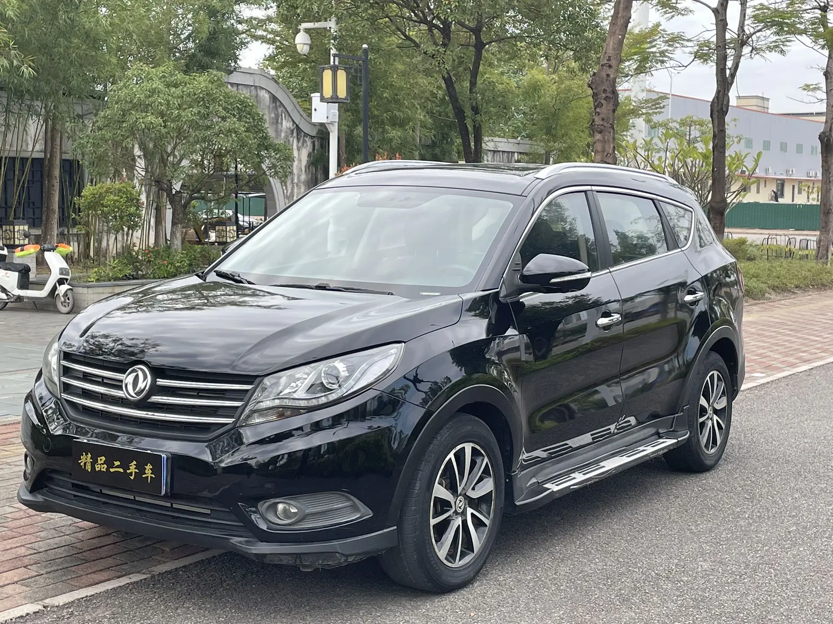 Dongfeng Fengon 580  из Китая