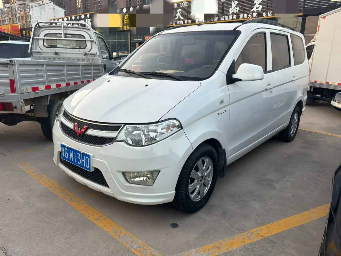 Wuling Hongguang  из Китая