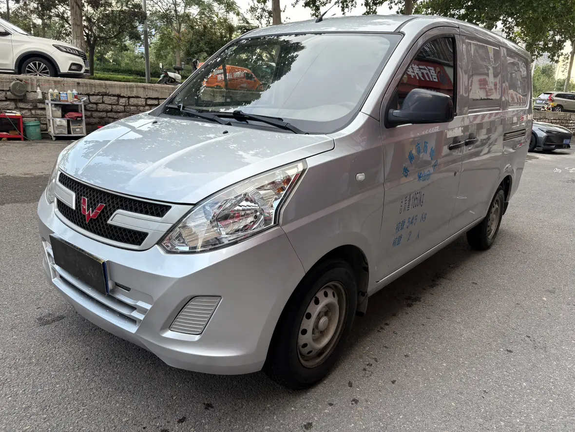 Wuling Rongguang V  из Китая