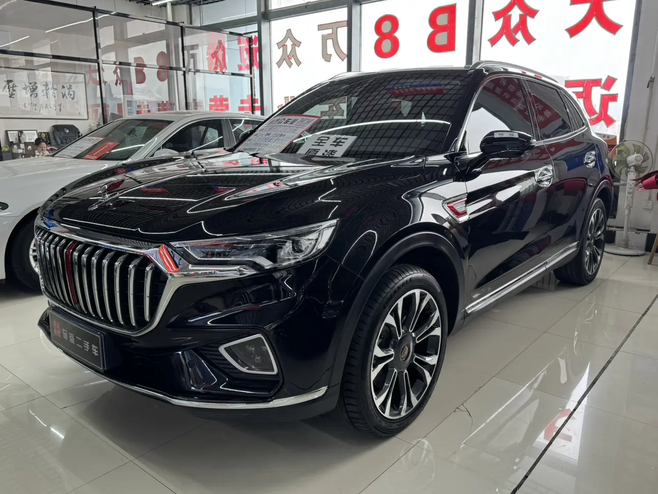 Hongqi HS5  из Китая