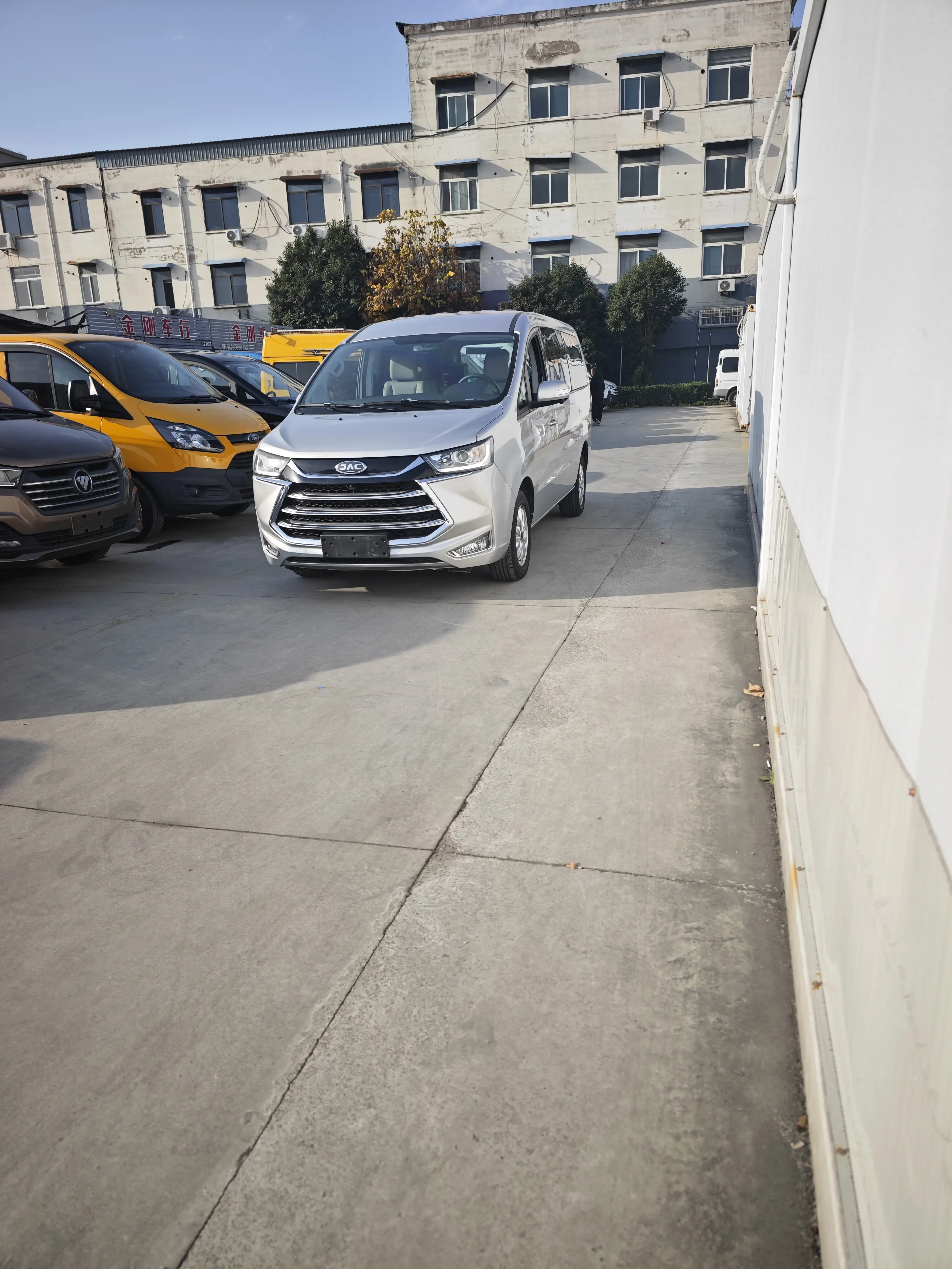 JAC Ruifeng M4  из Китая