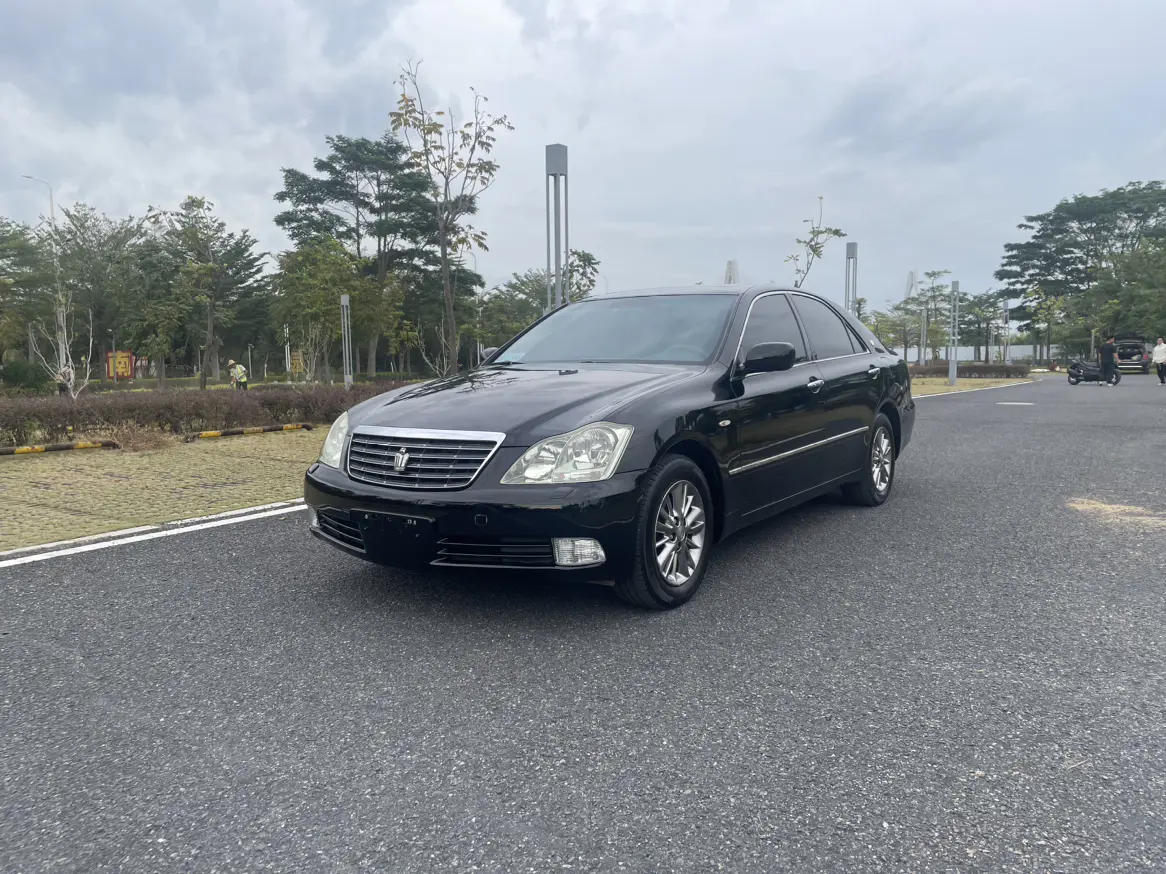 Toyota Crown  из Китая