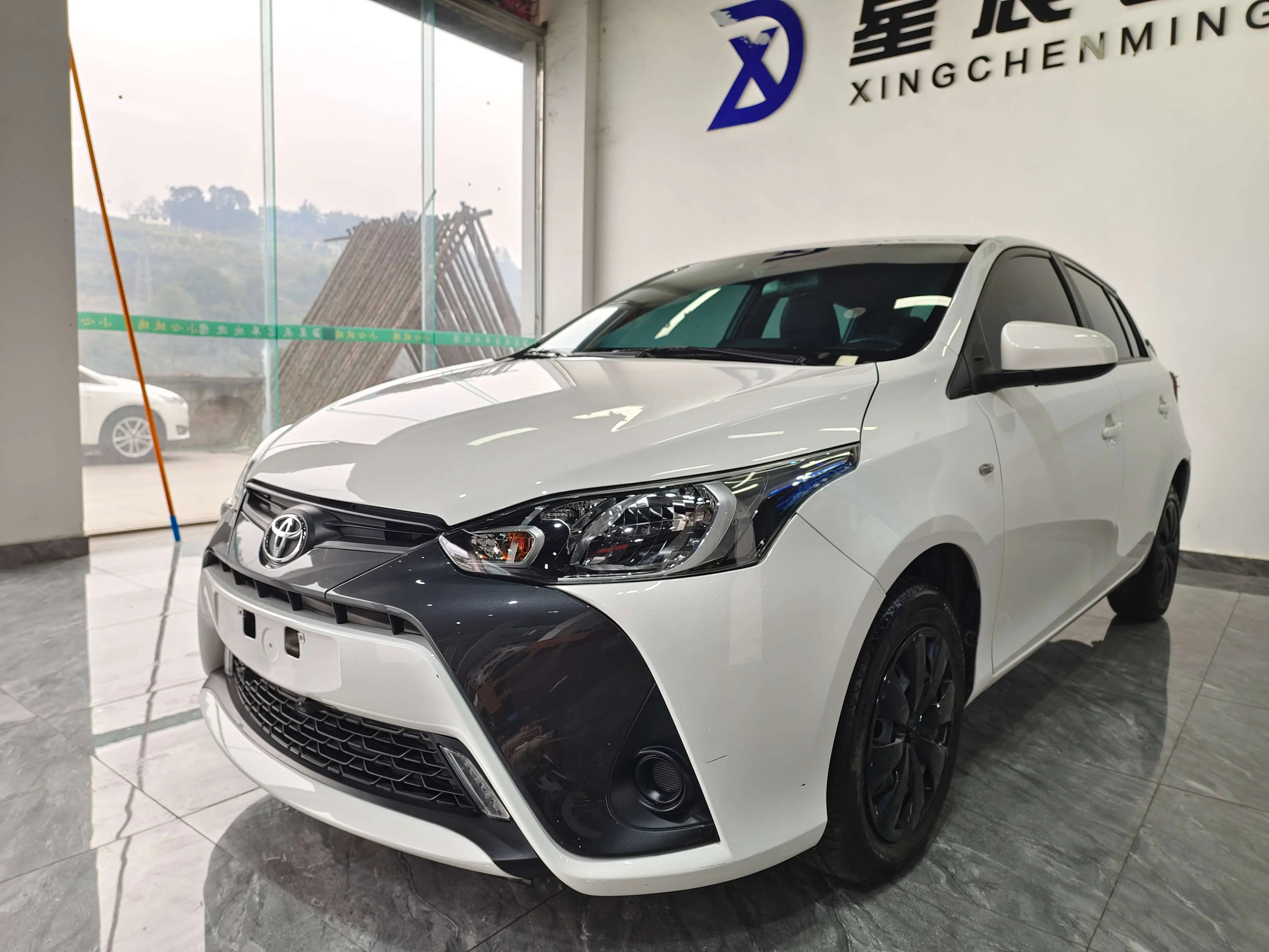 Toyota Yaris L  из Китая