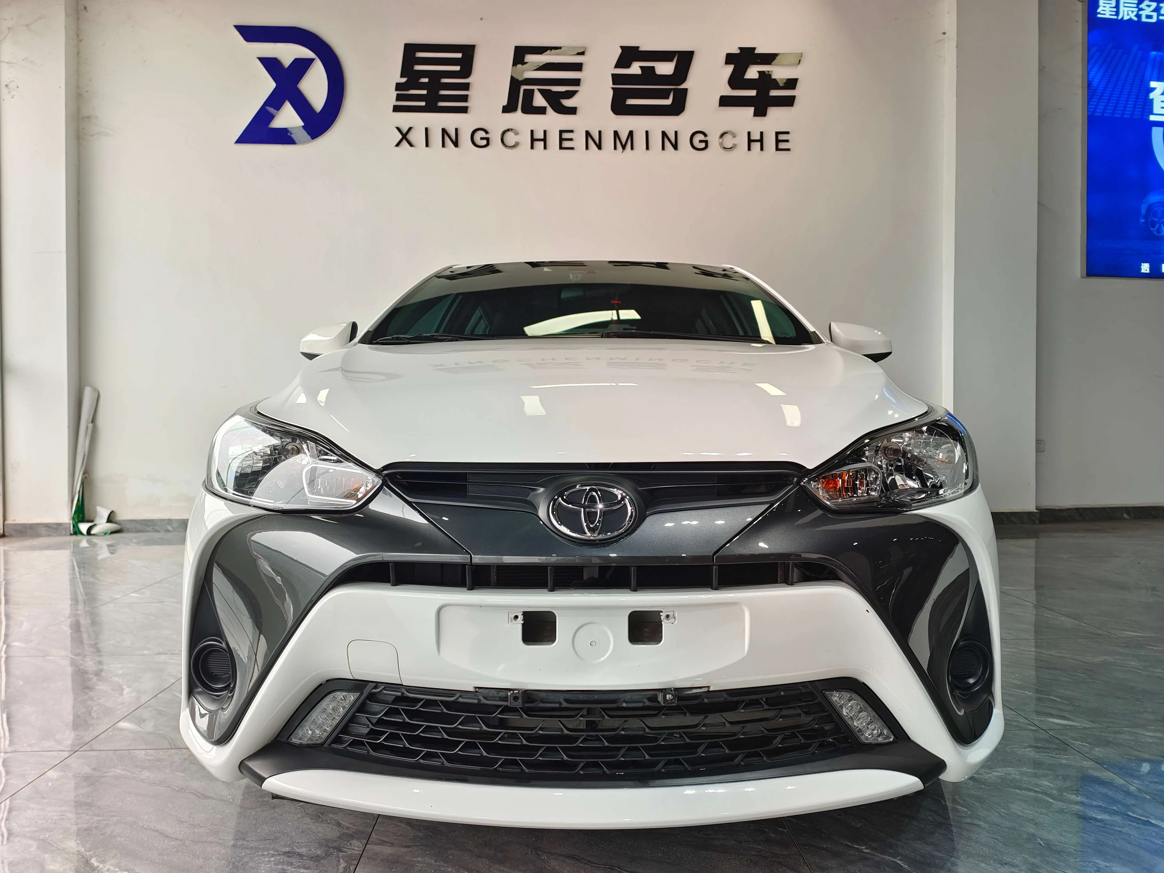 Toyota Yaris L  из Китая