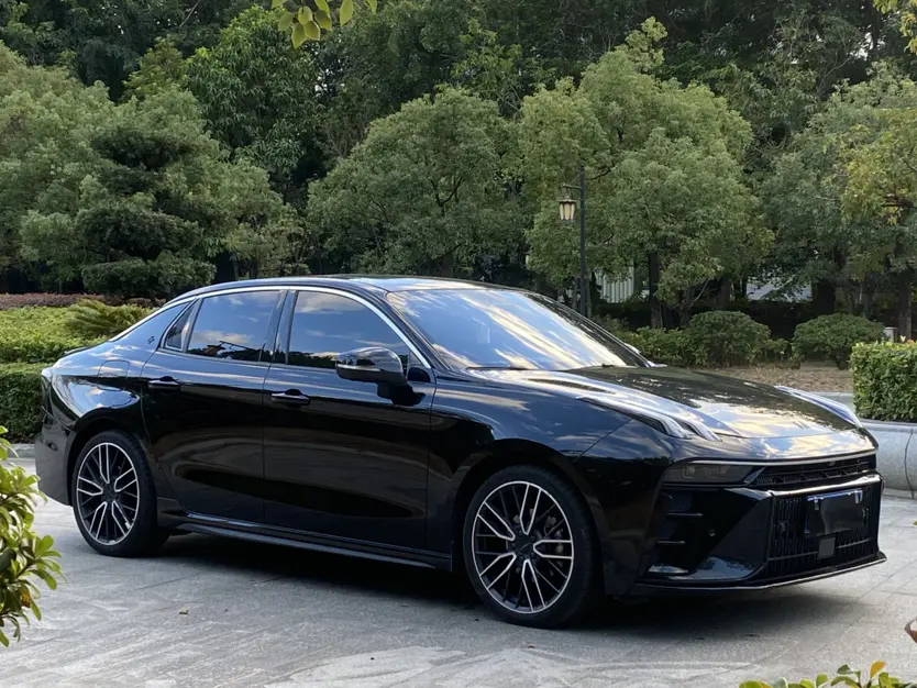 Lynk & Co 03
