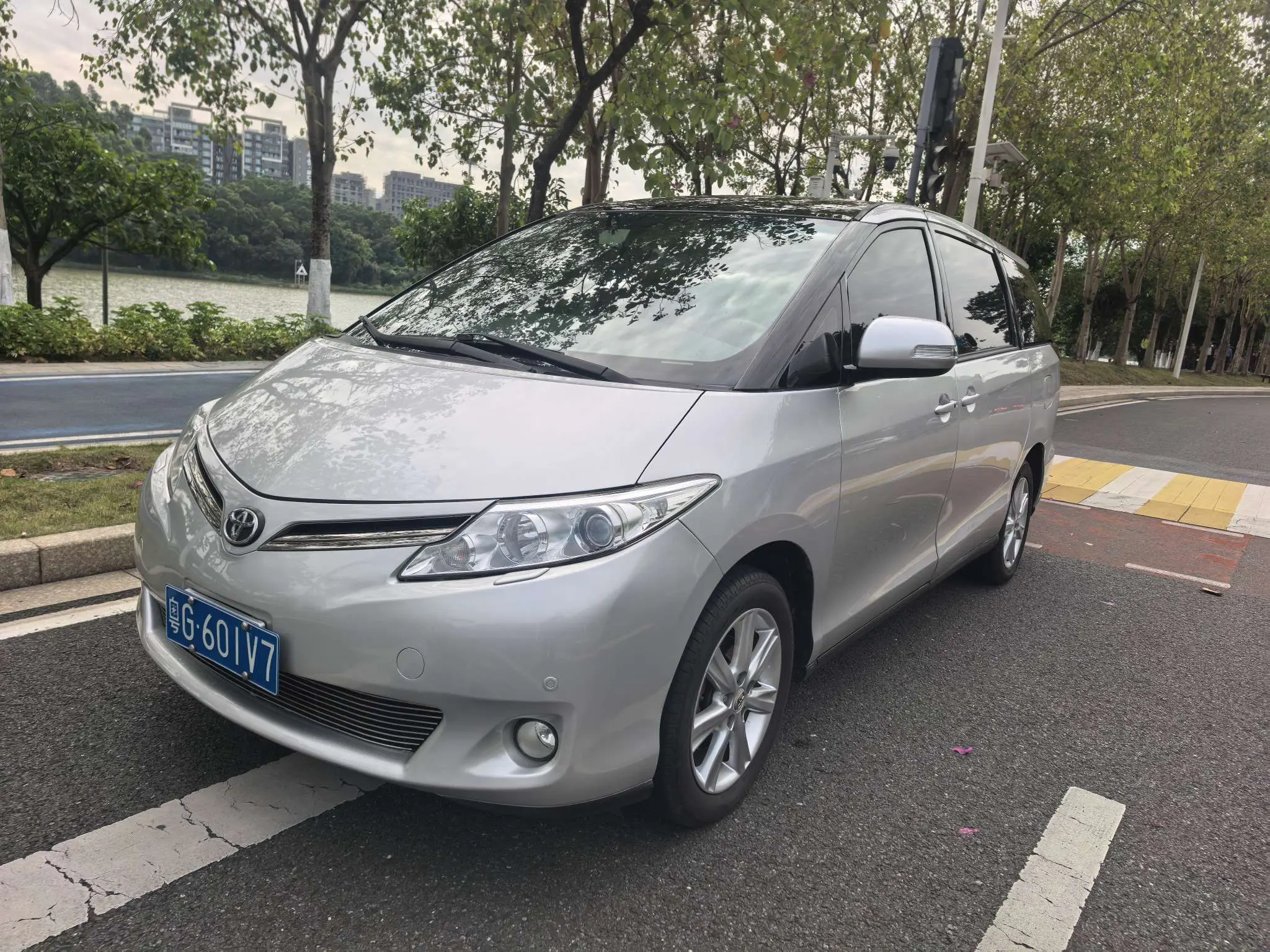 Toyota Previa  из Китая