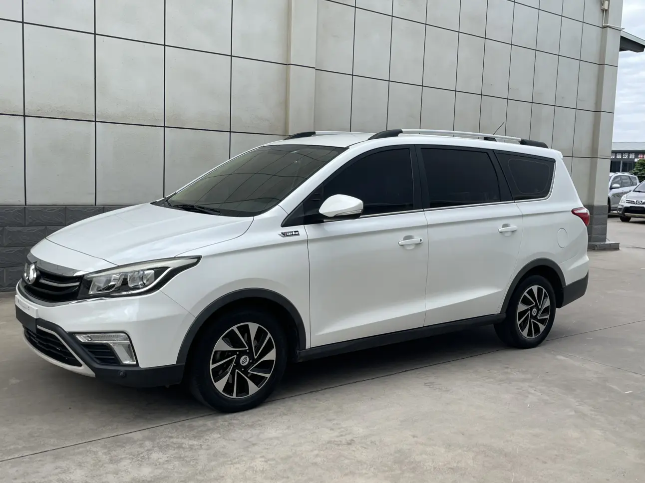 Oshan Changan Auchan A800  из Китая