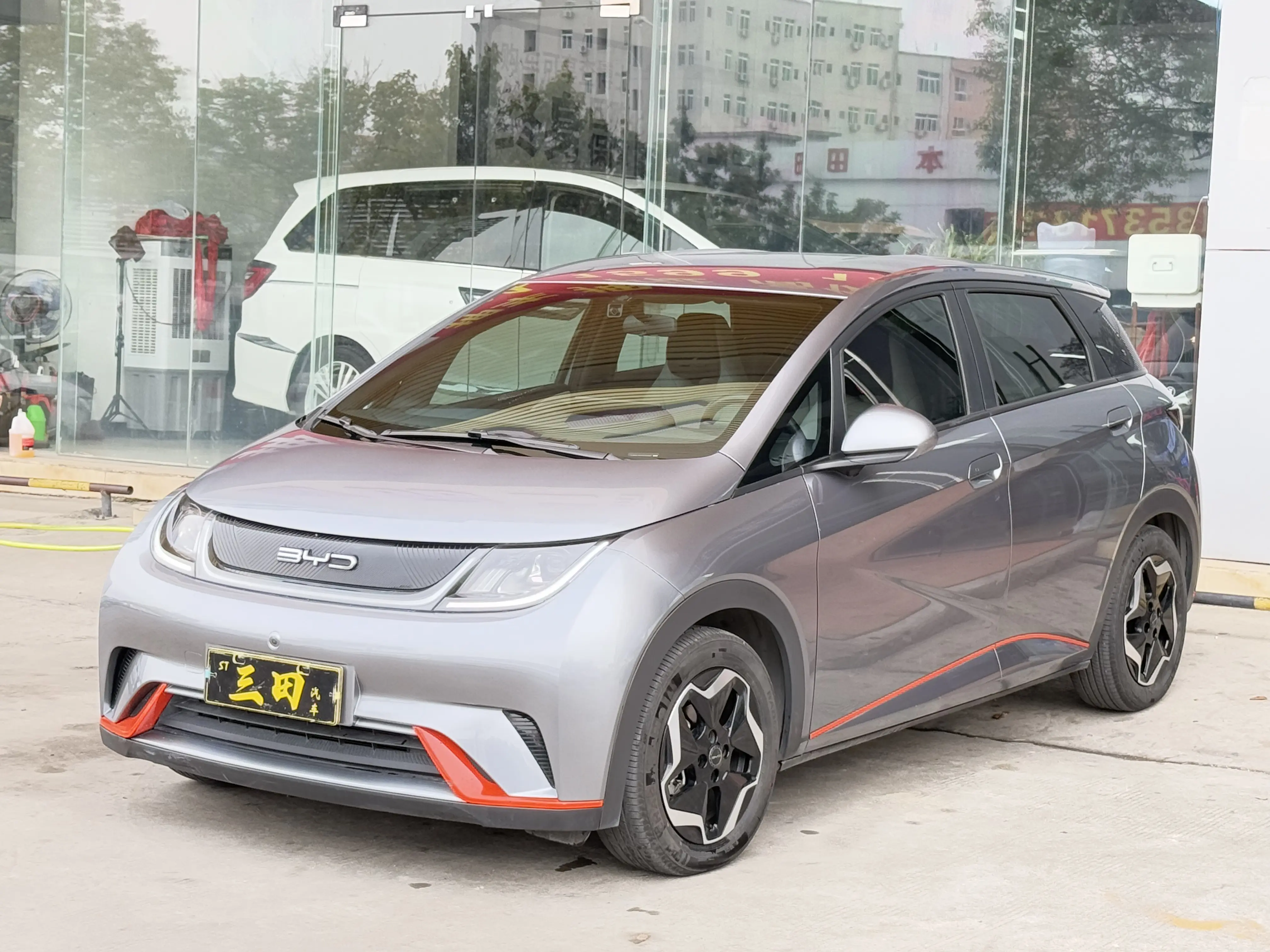 BYD Dolphin  из Китая