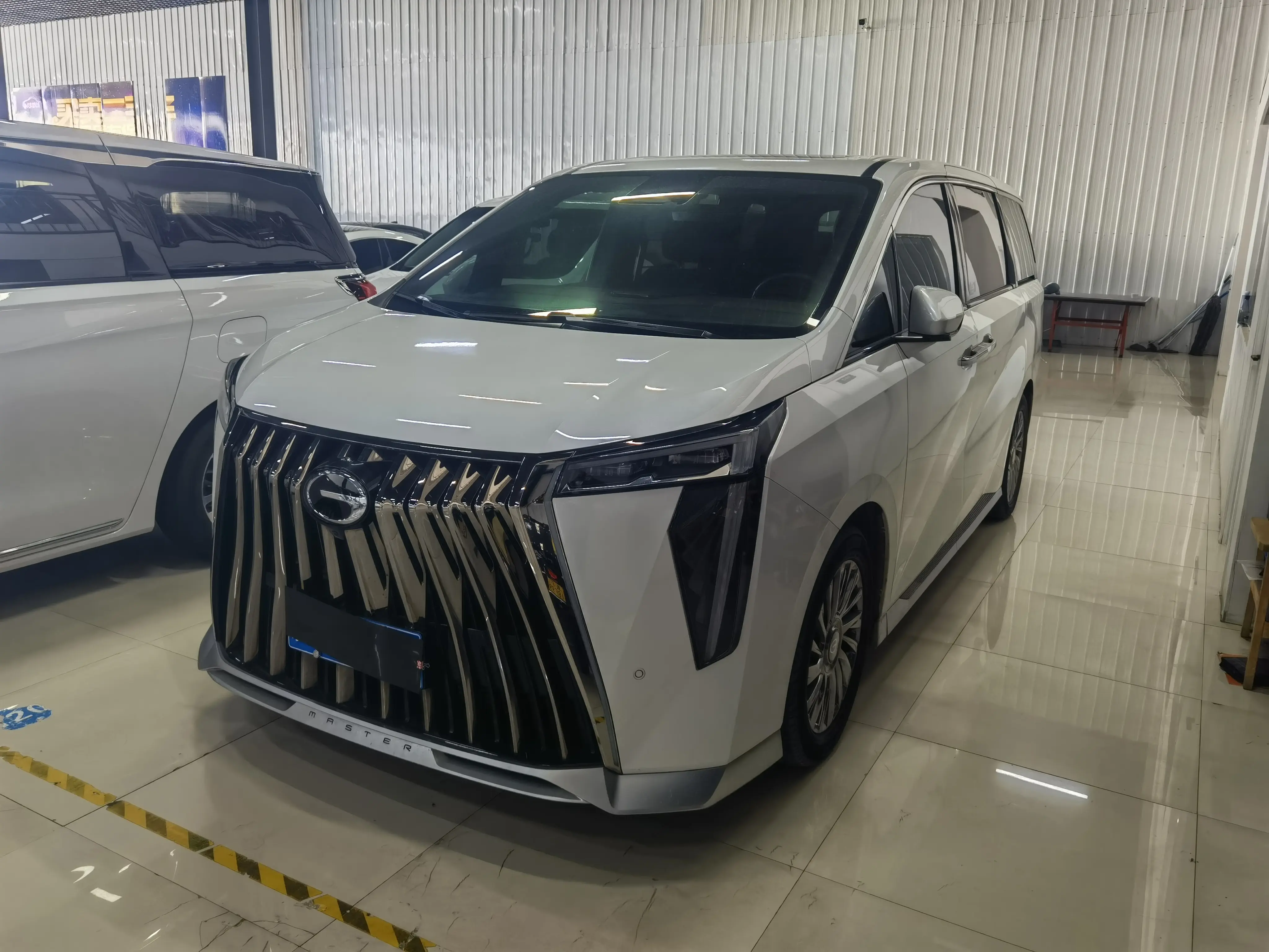 GAC Trumpchi M8  из Китая