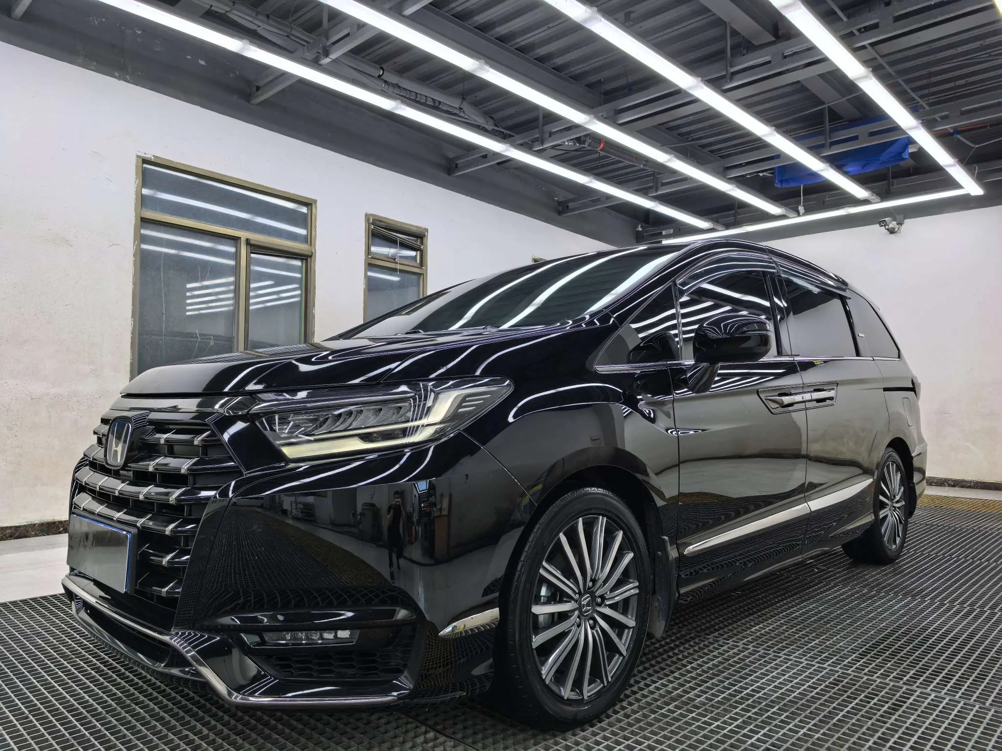 Honda Elysion (Alison)  из Китая