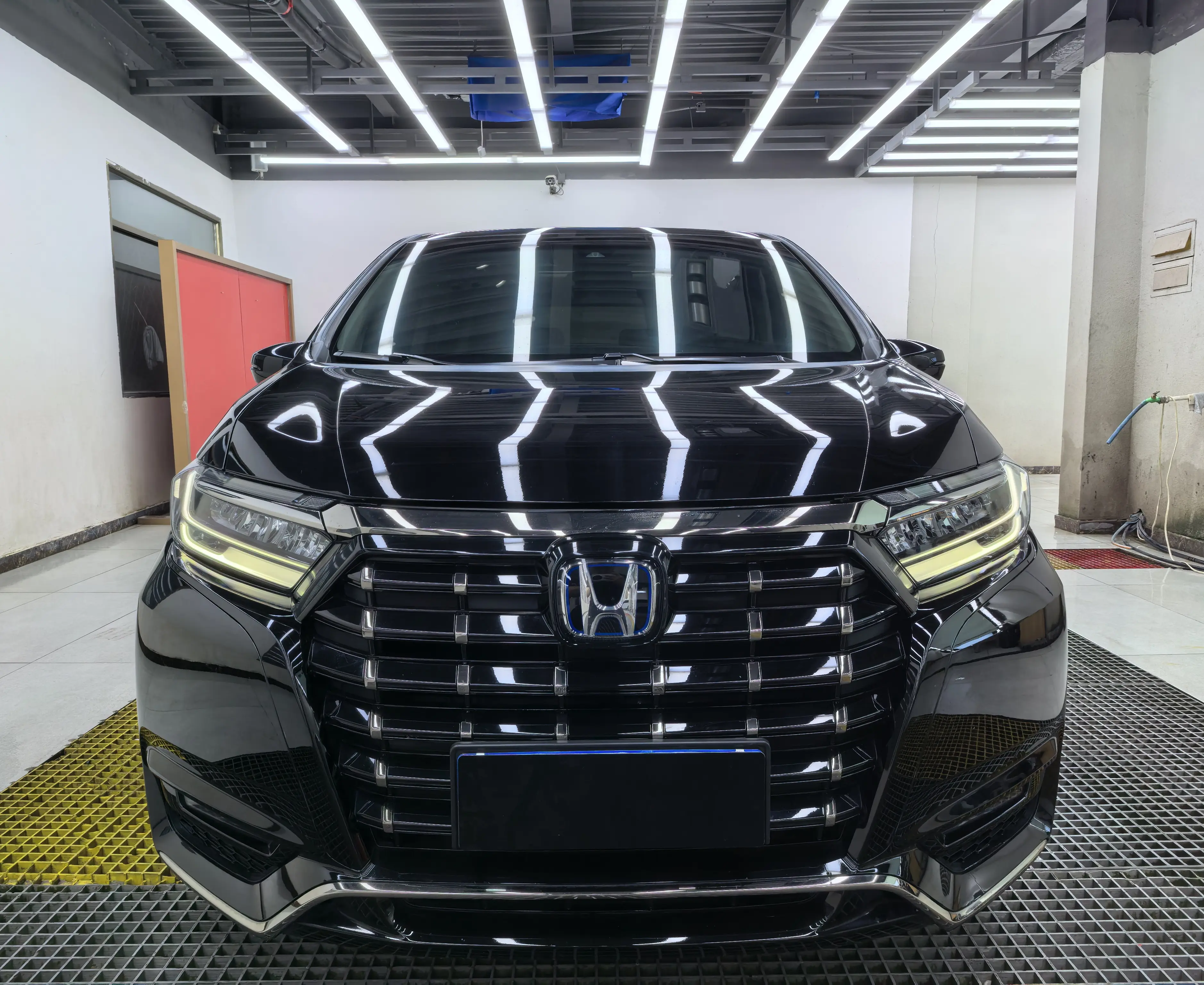 Honda Elysion (Alison)  из Китая