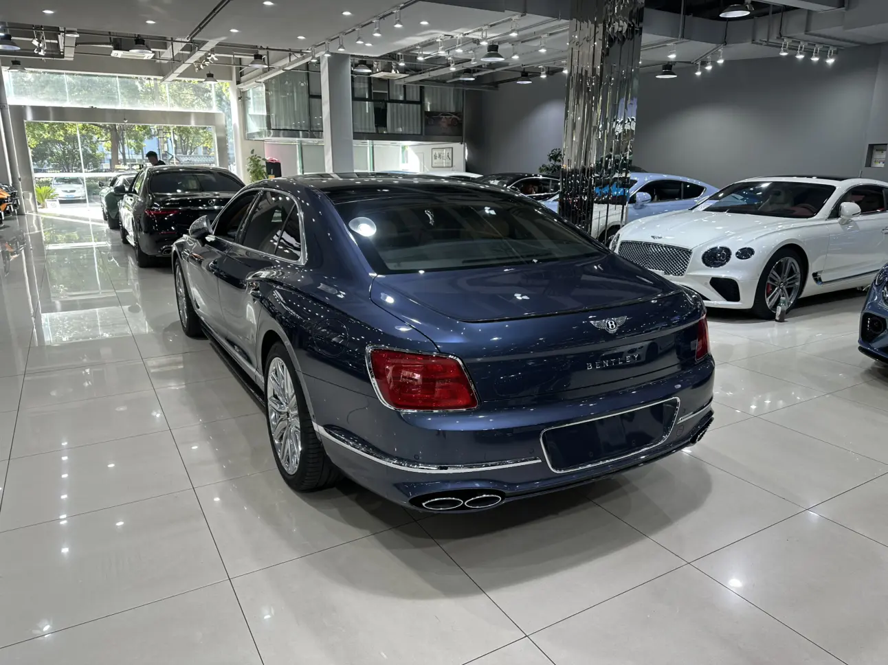 Bentley Flying Spur PHEV  из Китая