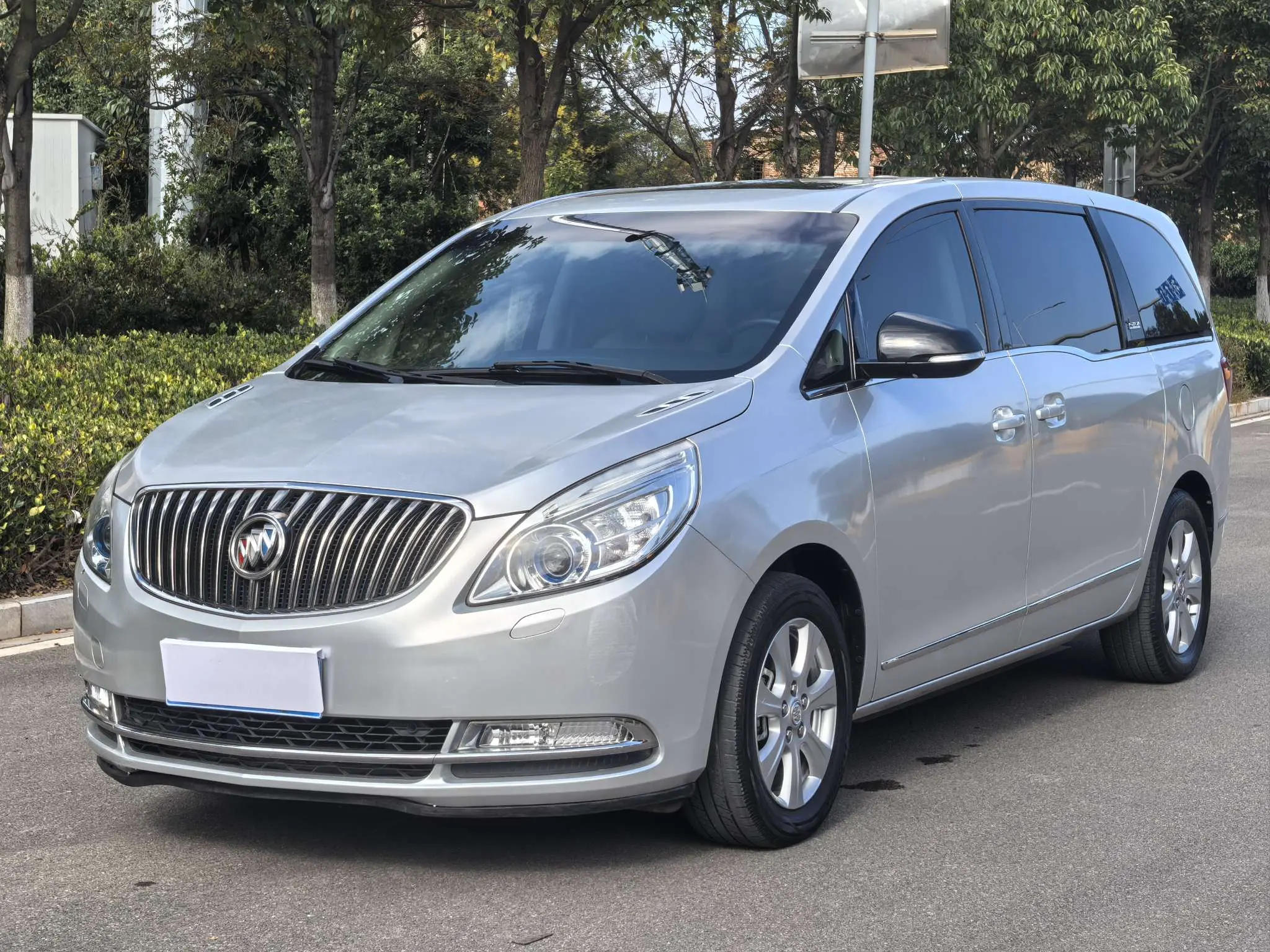 Buick GL8  из Китая