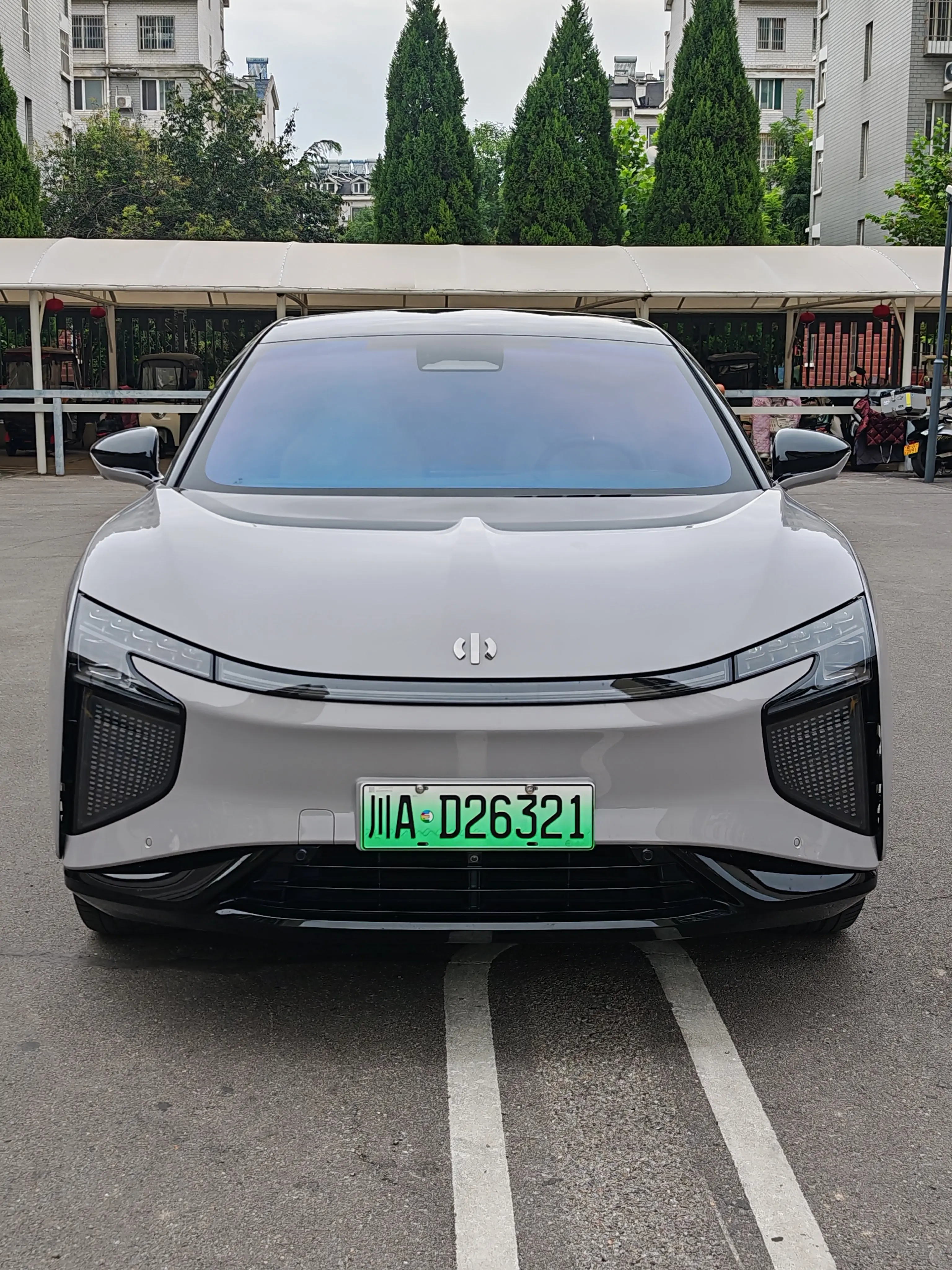 HiPhi X  из Китая