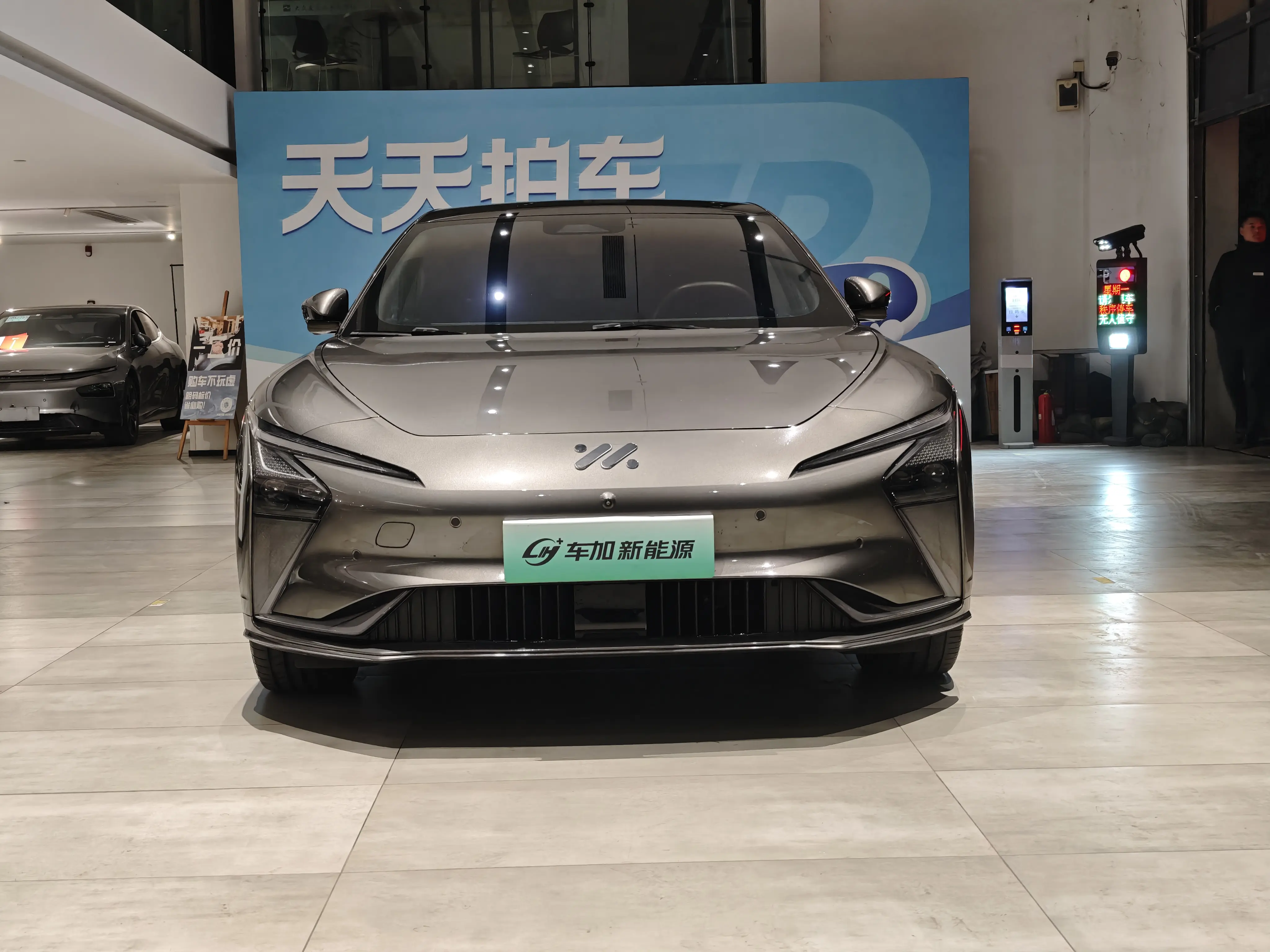 Zhiji L7  из Китая