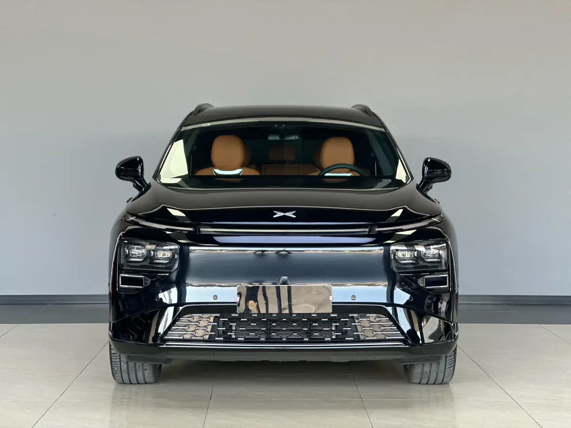 Xpeng G9  из Китая