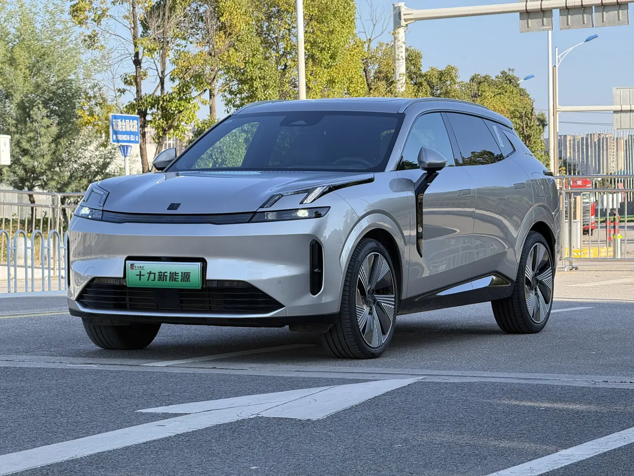 Lynk & Co 08 EM-P