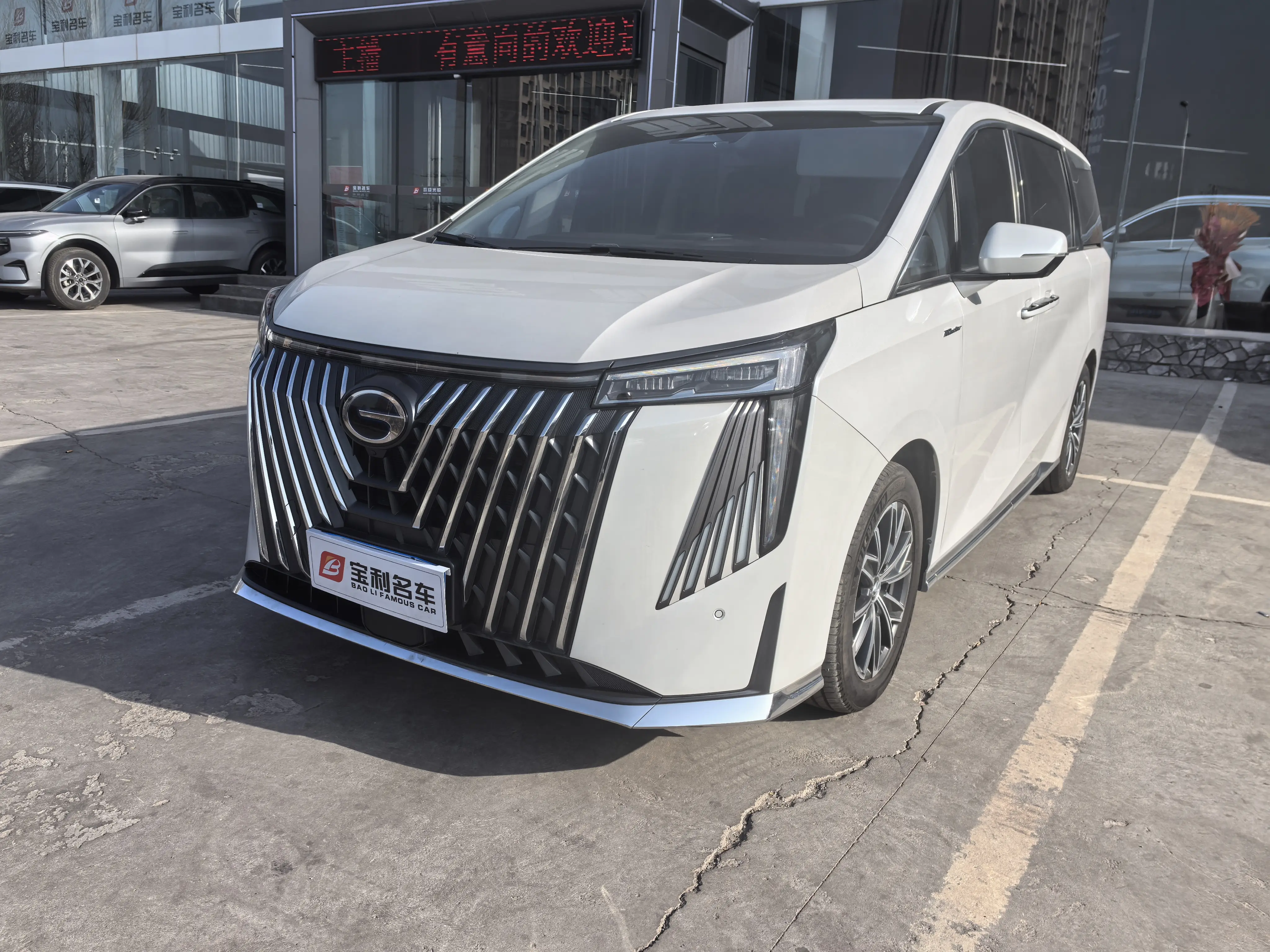 GAC Trumpchi M8  из Китая