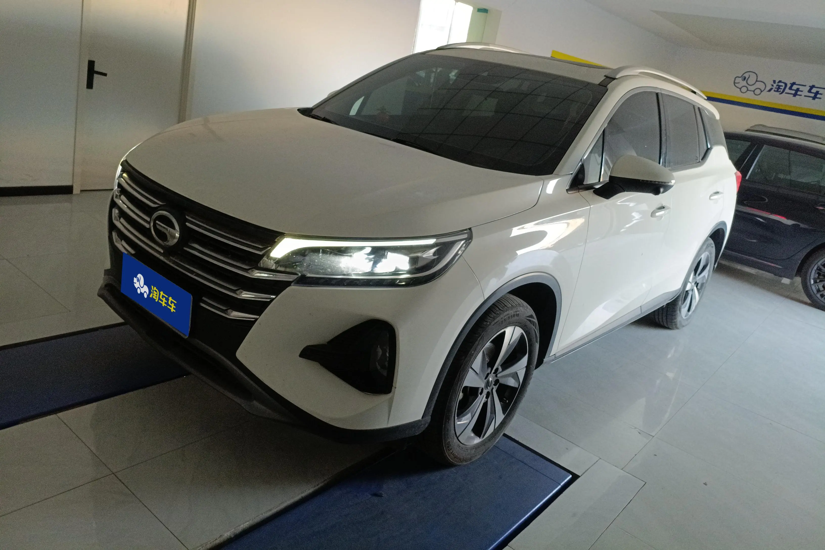 GAC Trumpchi GS4  из Китая