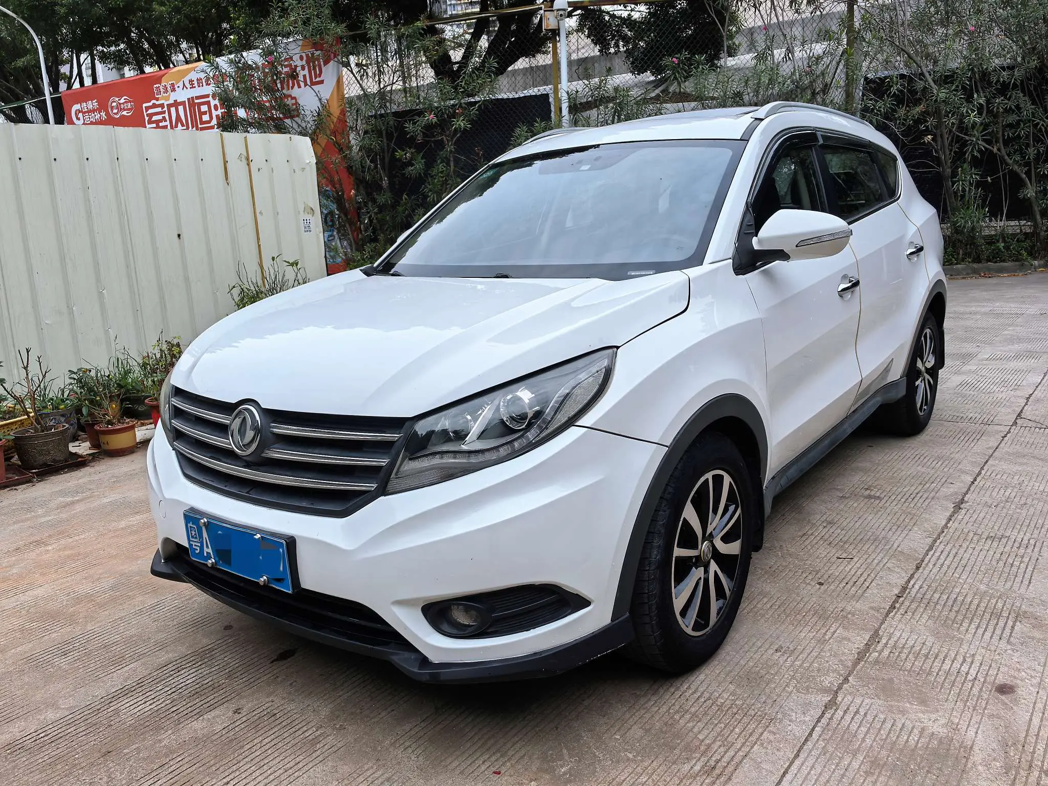Dongfeng Fengon 580  из Китая