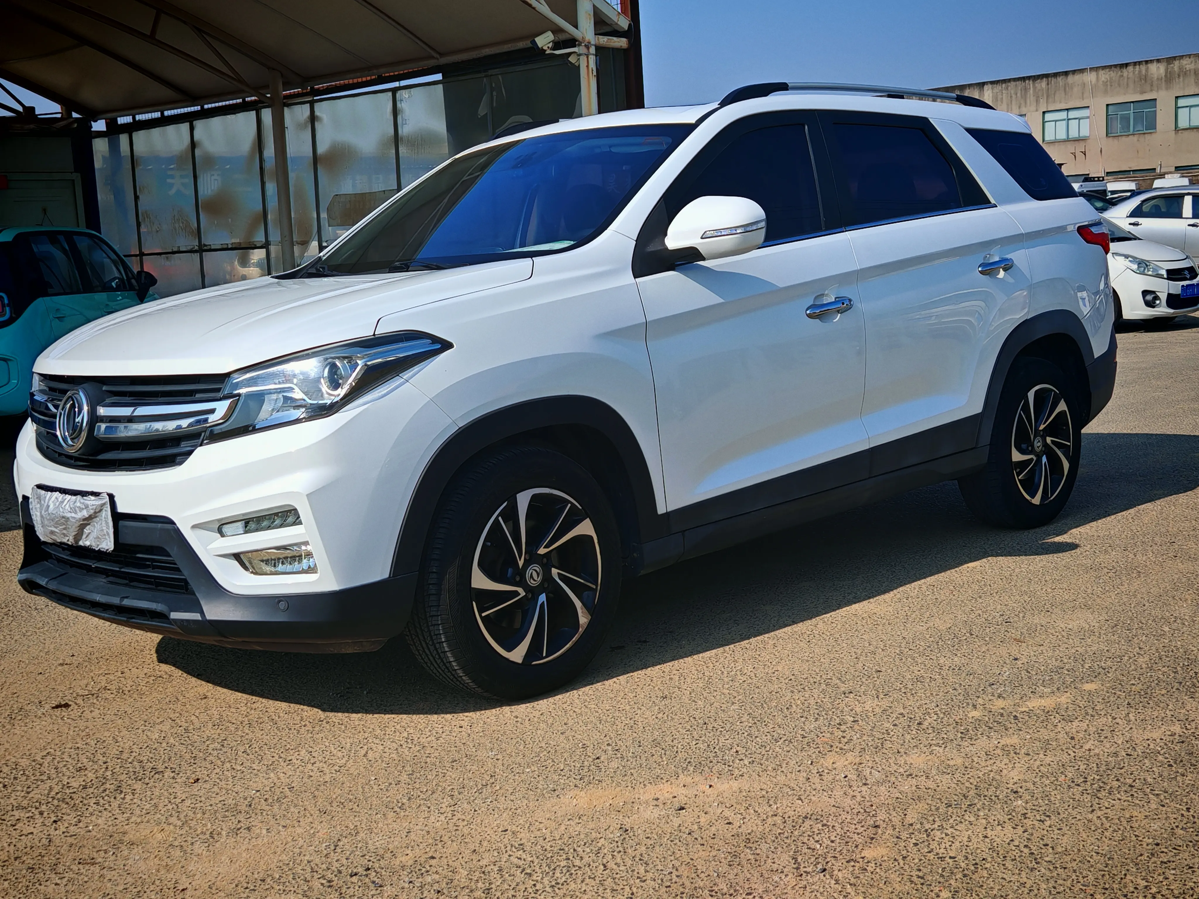 Dongfeng Scenery S560  из Китая