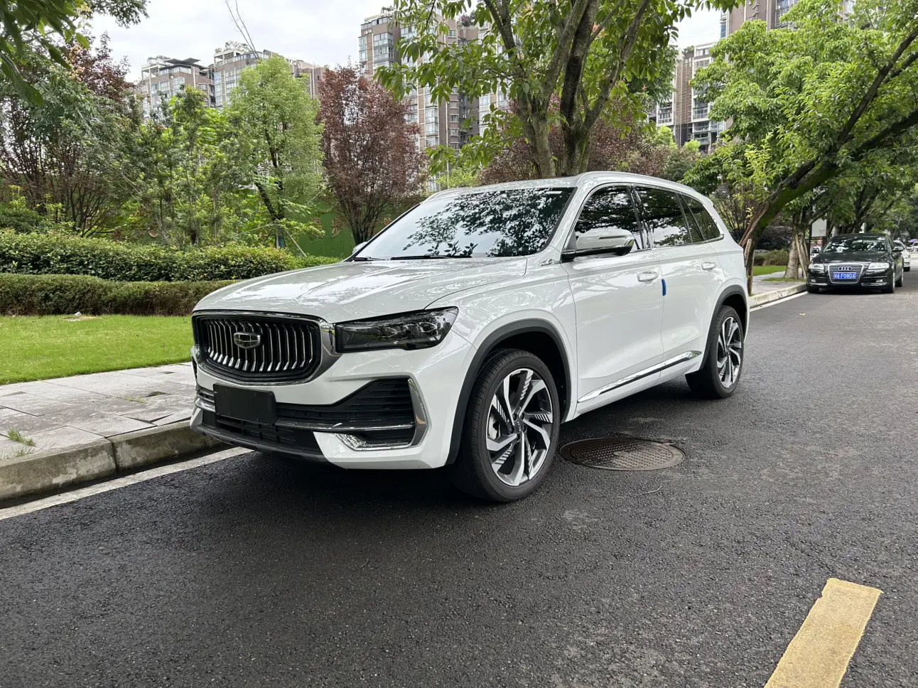 Geely Monjaro (Xingyue L)  из Китая