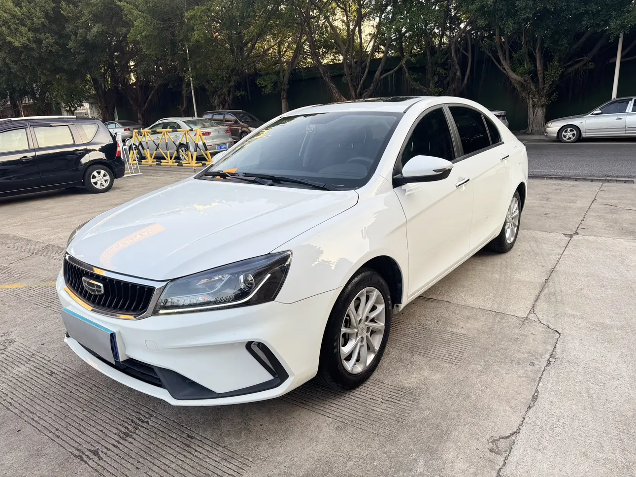 Geely Emgrand  из Китая