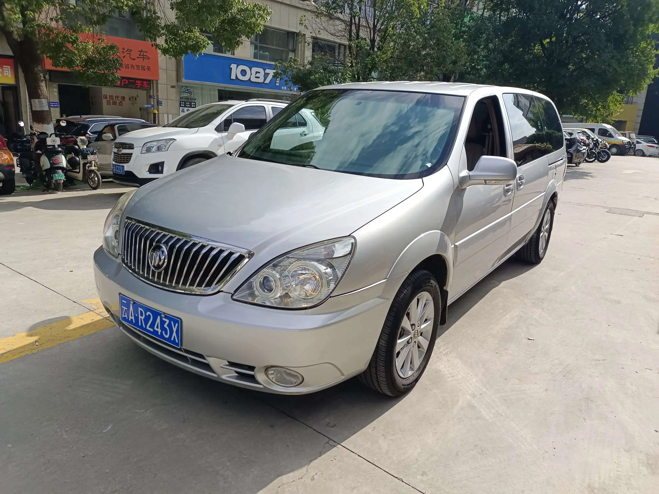 Buick GL8  из Китая