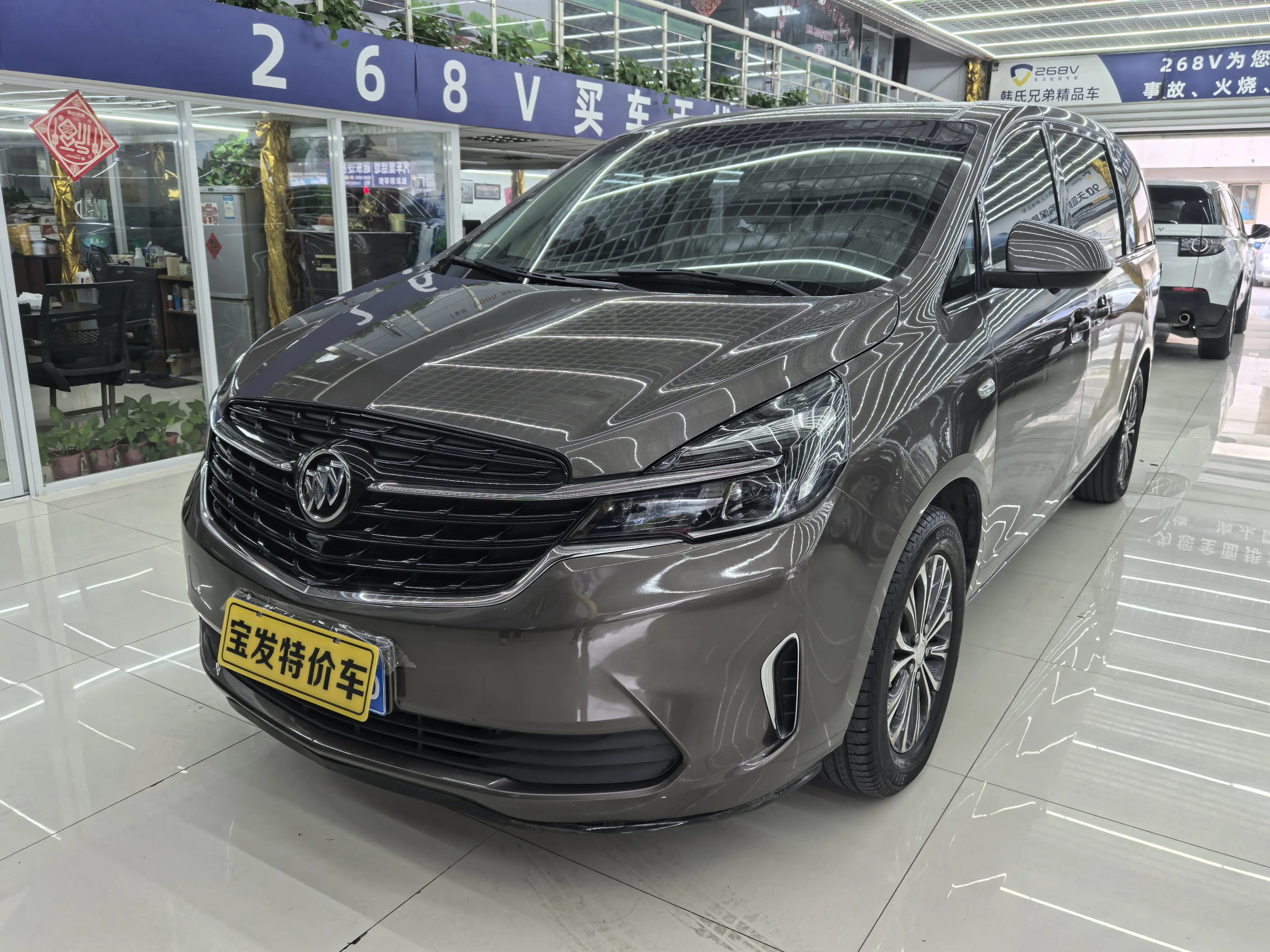 Buick GL8  из Китая