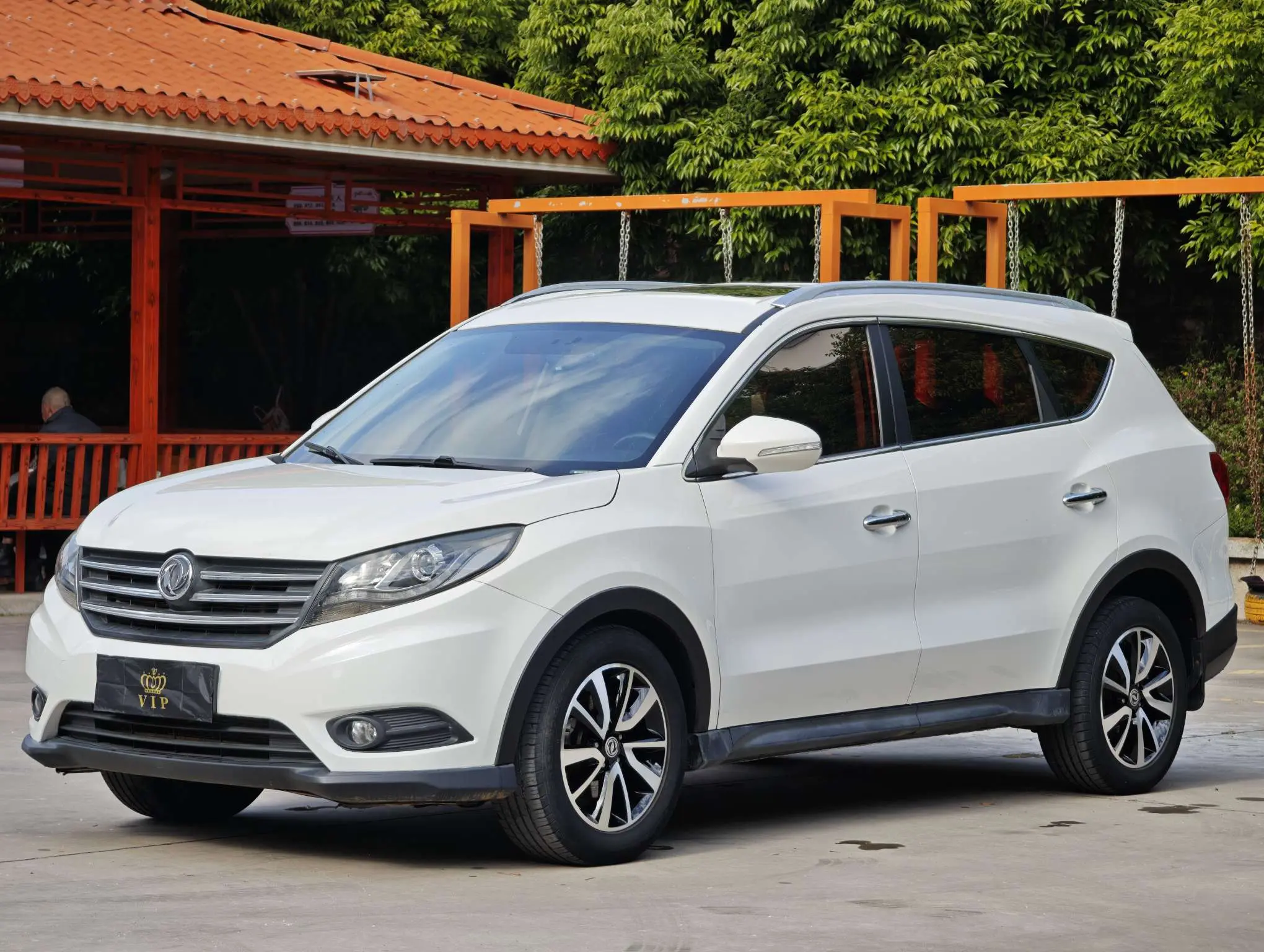 Dongfeng Fengon 580  из Китая