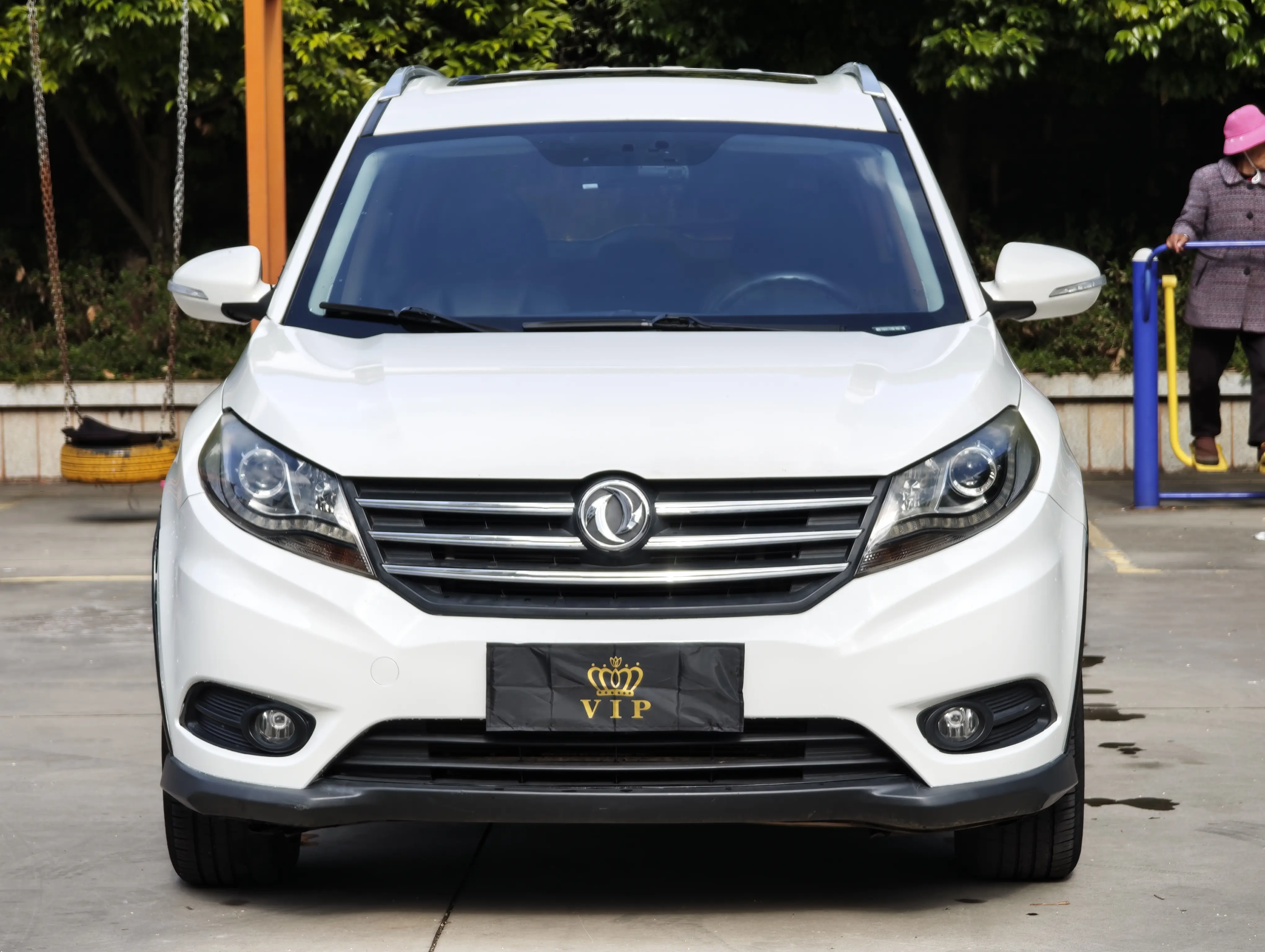 Dongfeng Fengon 580  из Китая