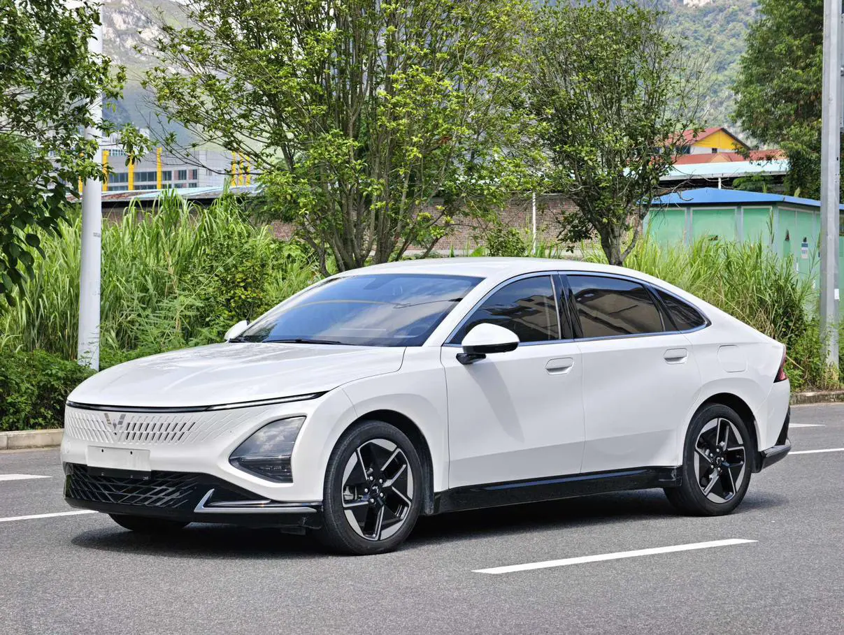 Wuling Starlight PHEV  из Китая