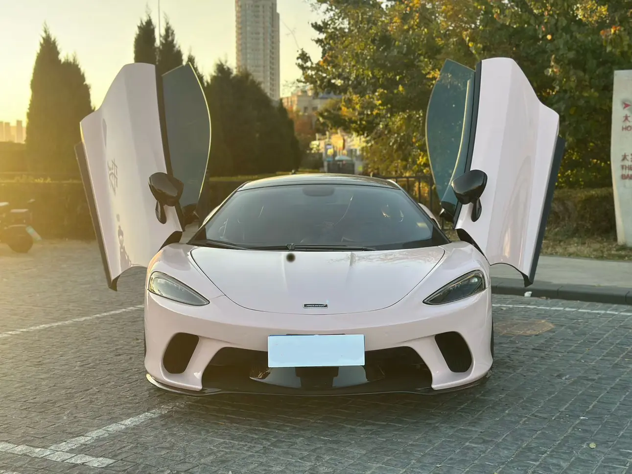 McLaren GT  из Китая