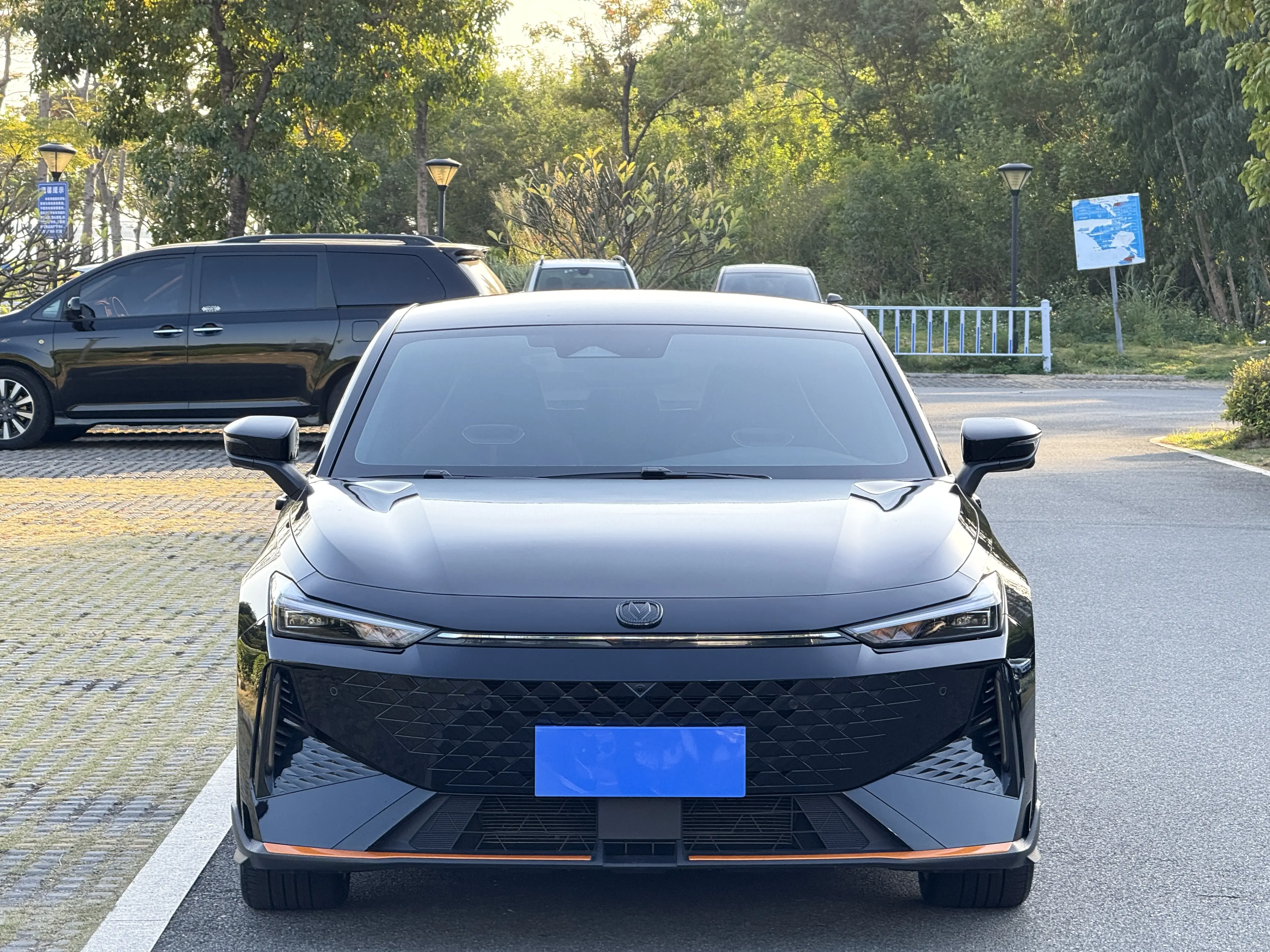 Changan UNI-V  из Китая