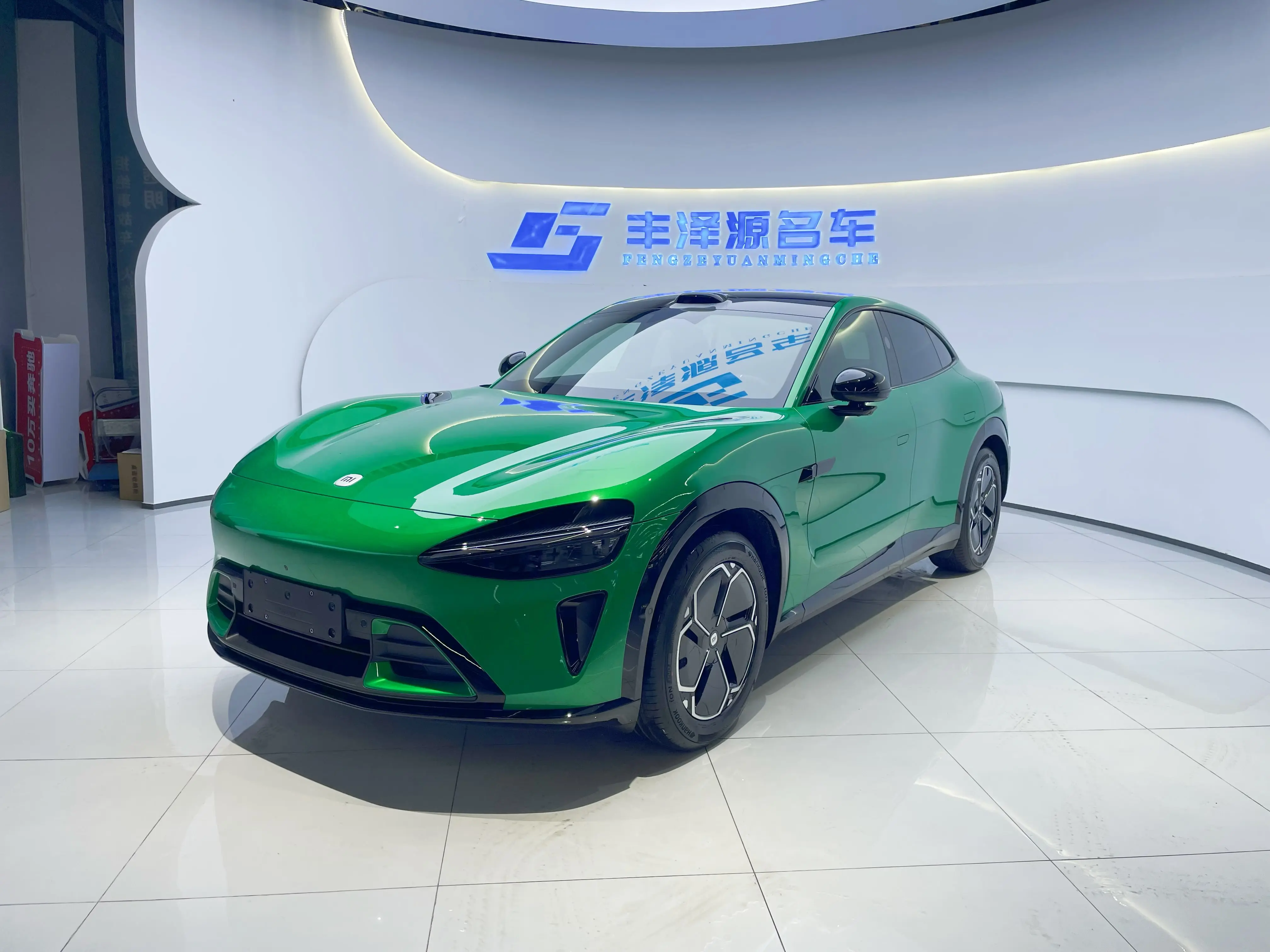 Xiaomi car Xiaomi YU7  из Китая