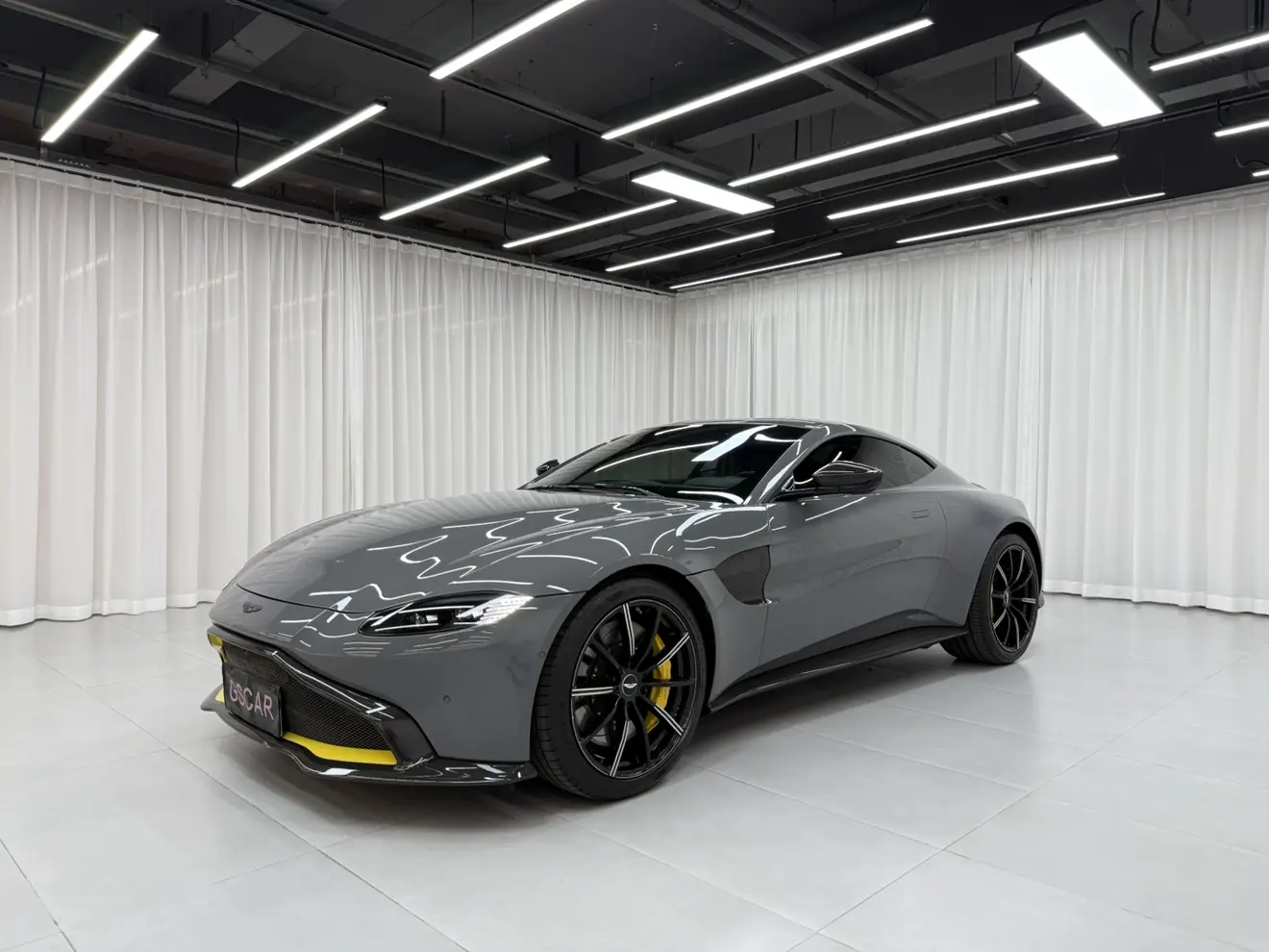 Aston Martin Vantage  из Китая