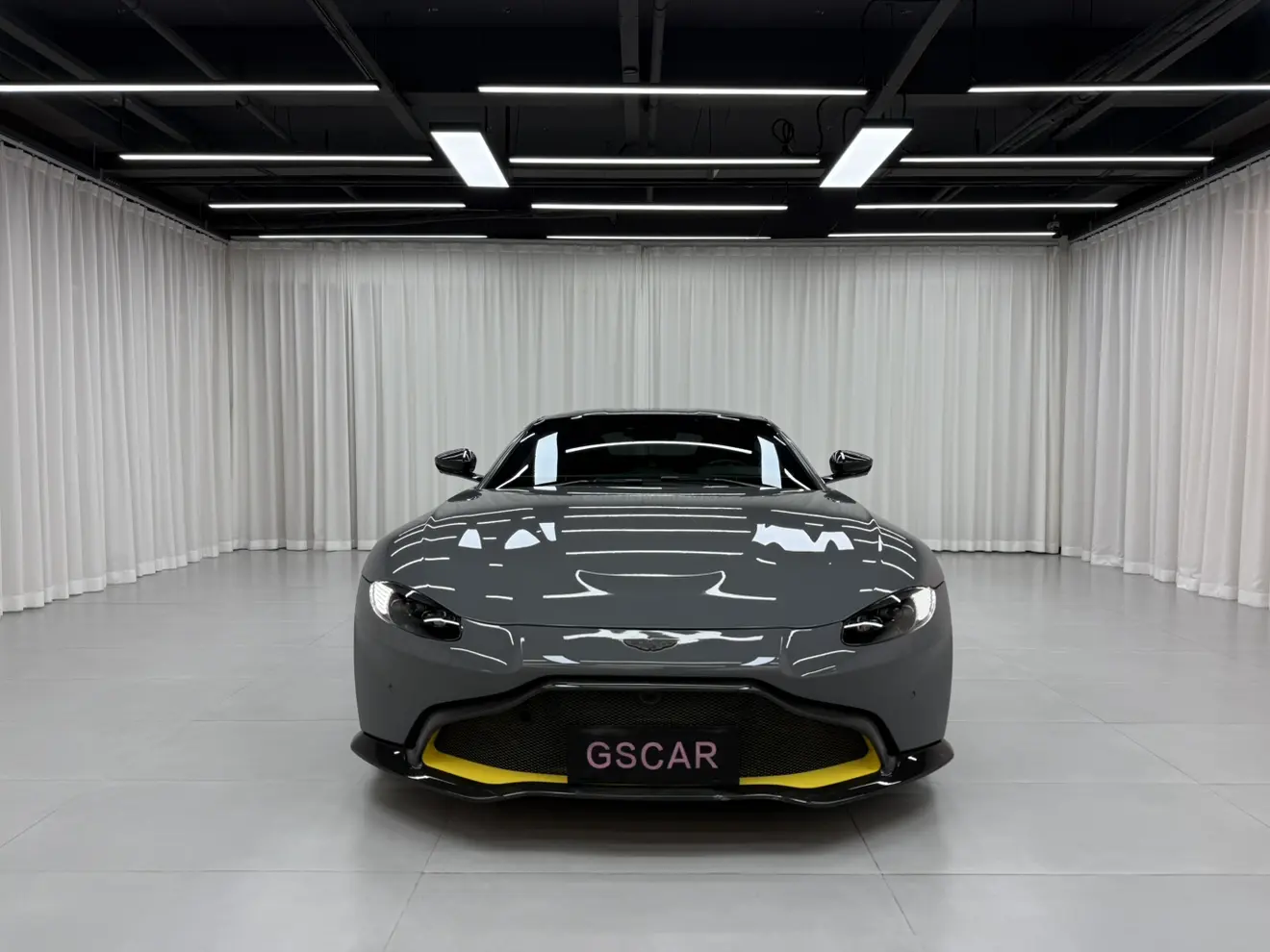 Aston Martin Vantage  из Китая