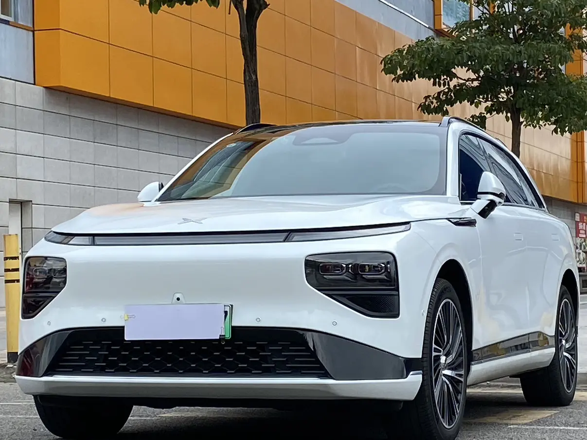 Xpeng G9  из Китая