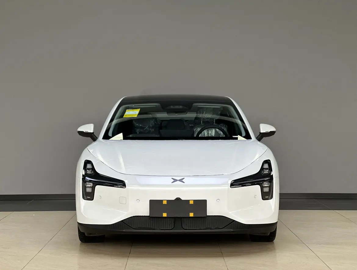 Xpeng Xiaopeng MONA M03  из Китая