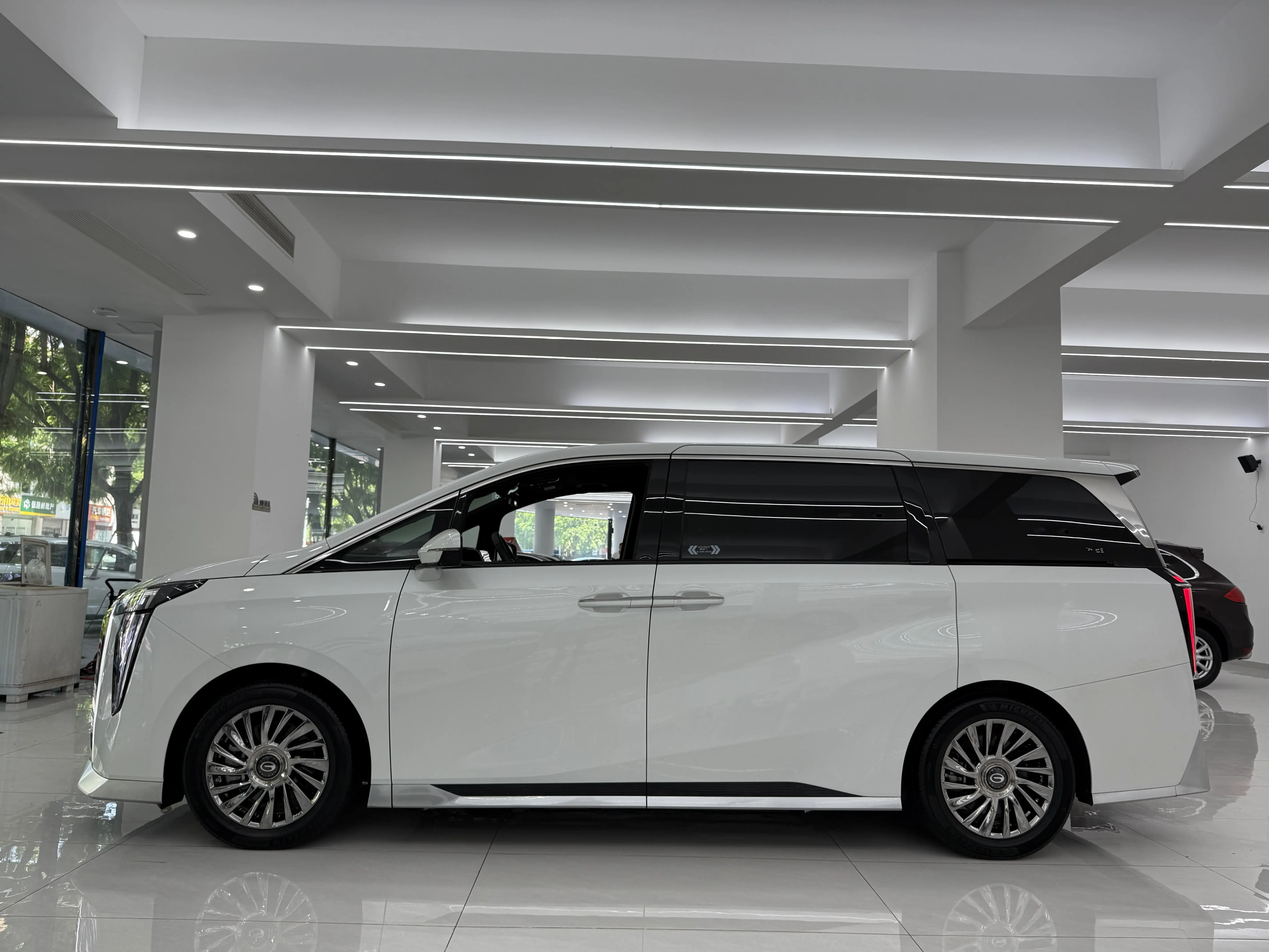 GAC Trumpchi M8  из Китая