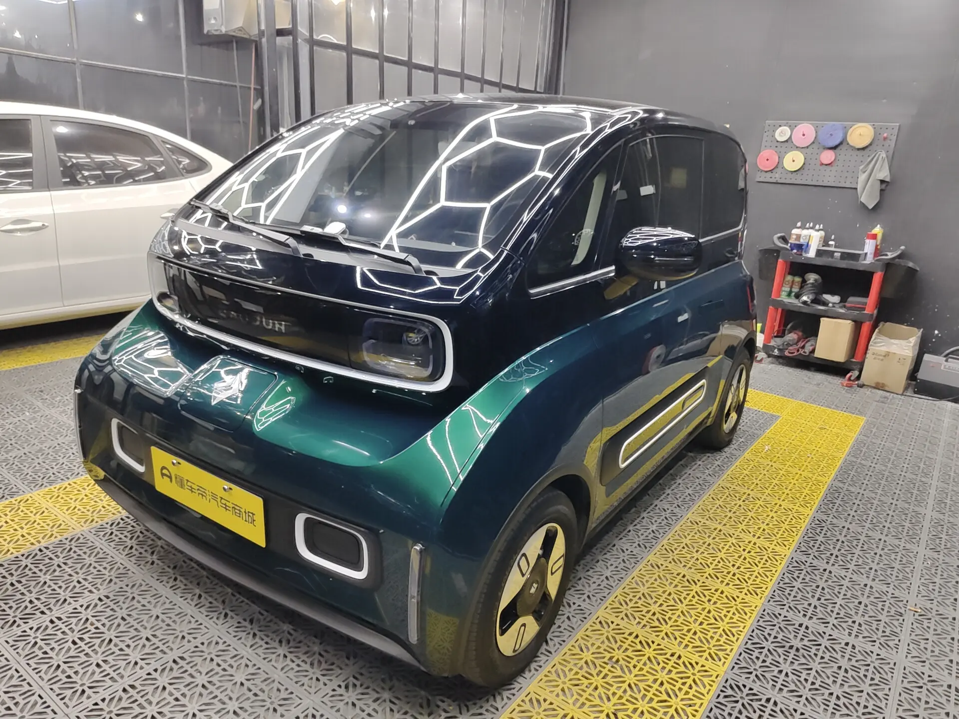 Baojun KiWi EV  из Китая