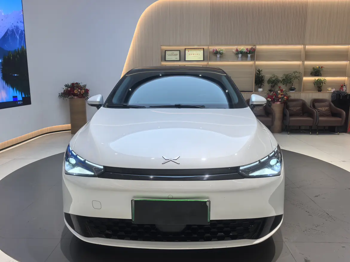 Xpeng P5  из Китая