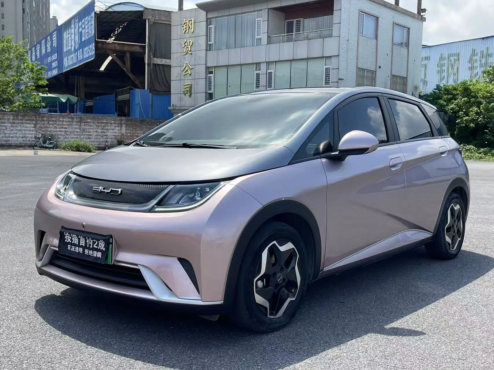 BYD Dolphin  из Китая