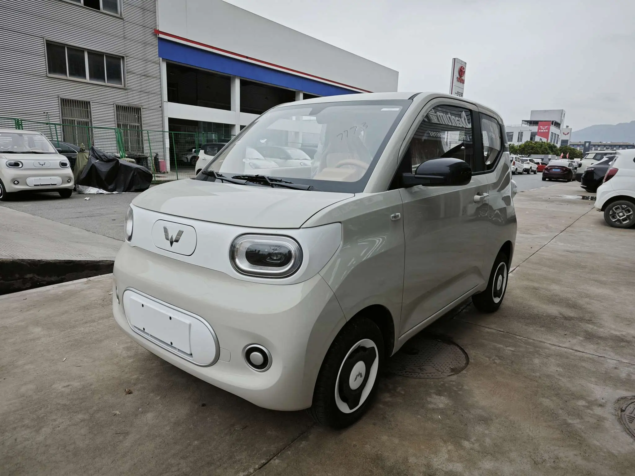 Wuling Hongguang MINIEV  из Китая