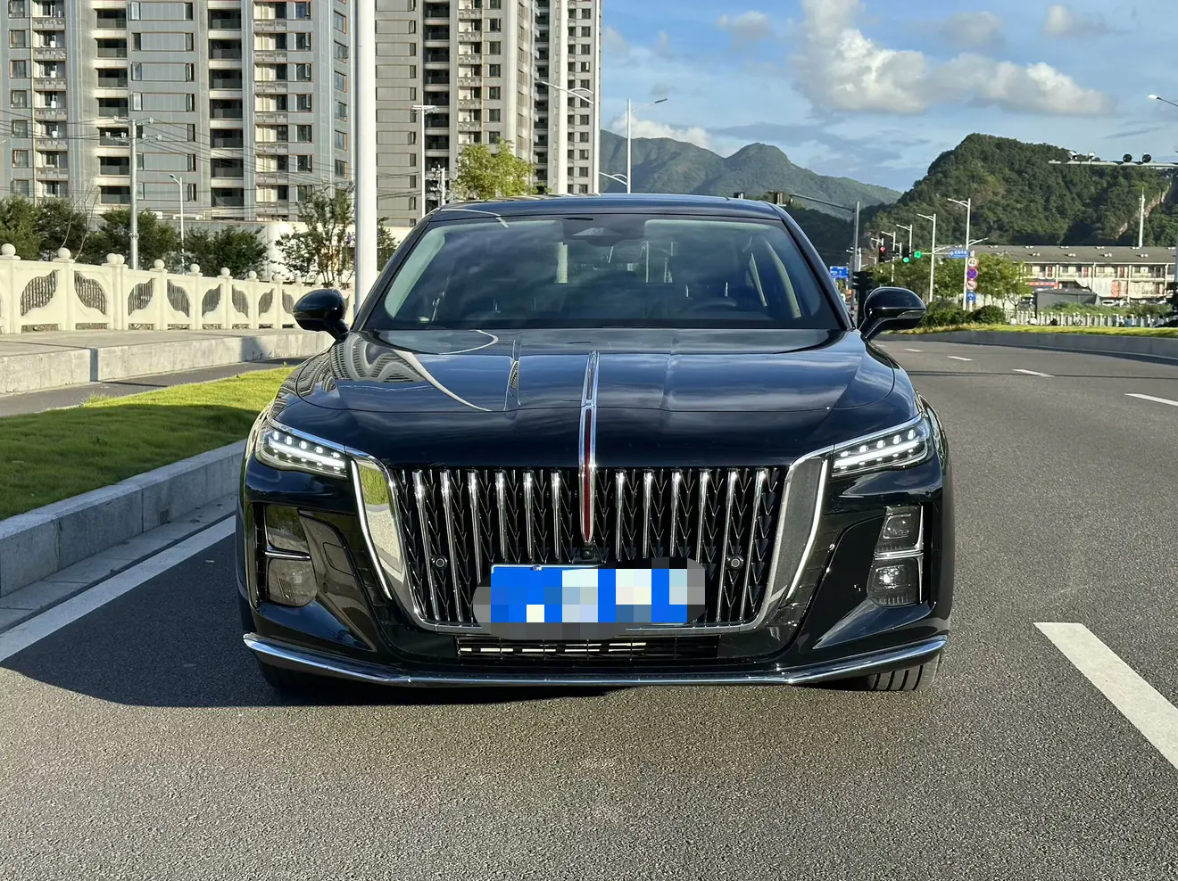 Hongqi H5  из Китая