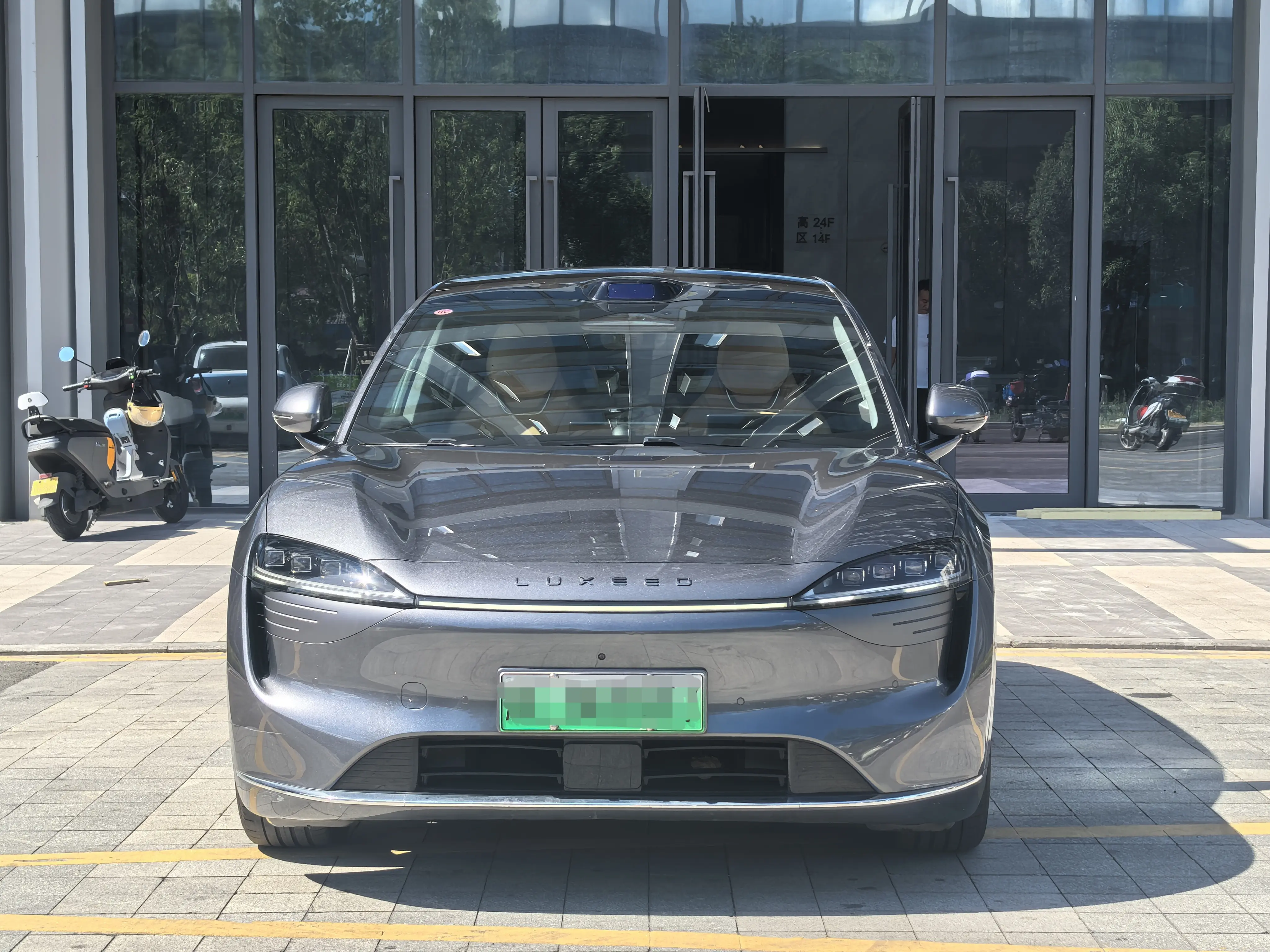 Luxeed Zhijie R7  из Китая