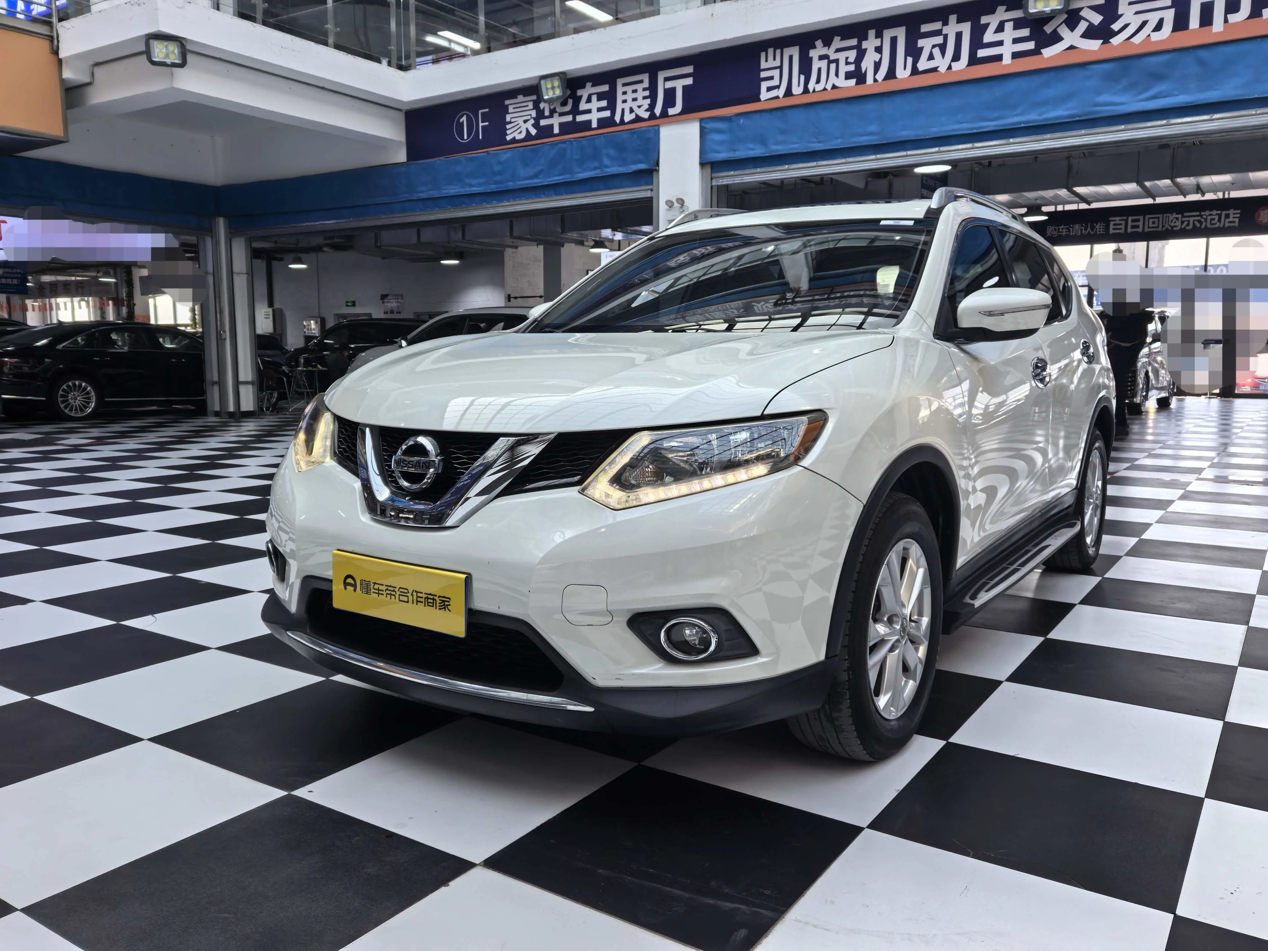 Nissan X-Trail (Qijun)  из Китая