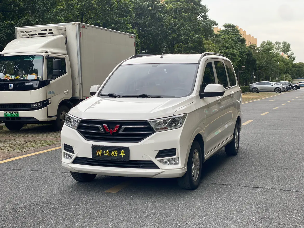 Wuling Hongguang  из Китая
