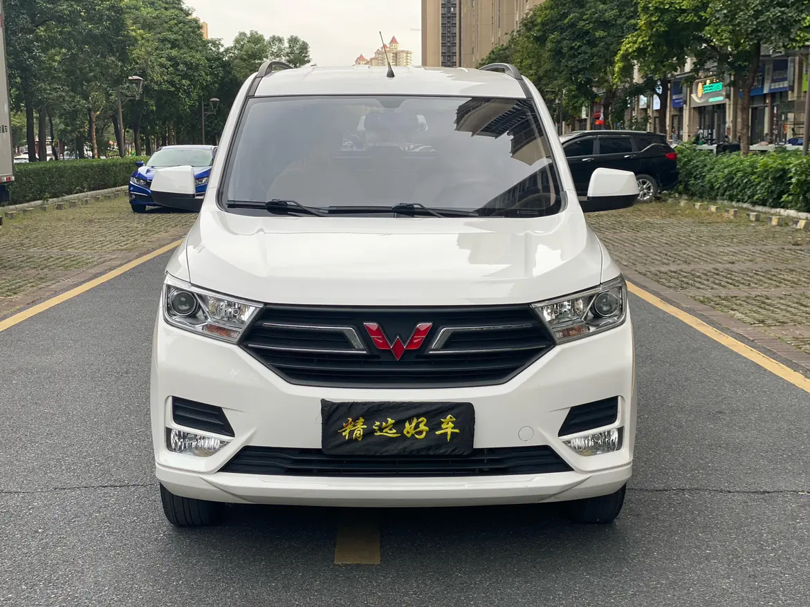 Wuling Hongguang  из Китая