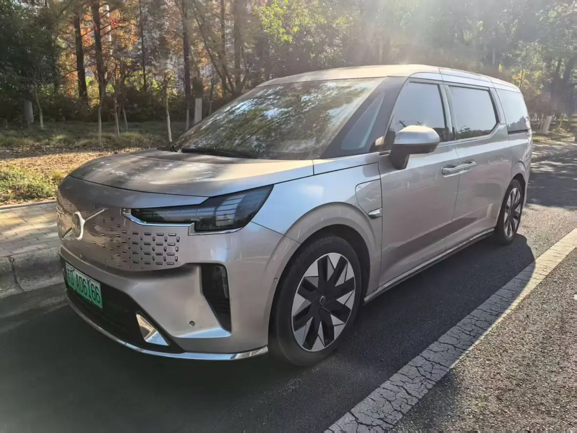 Volvo EM90  из Китая